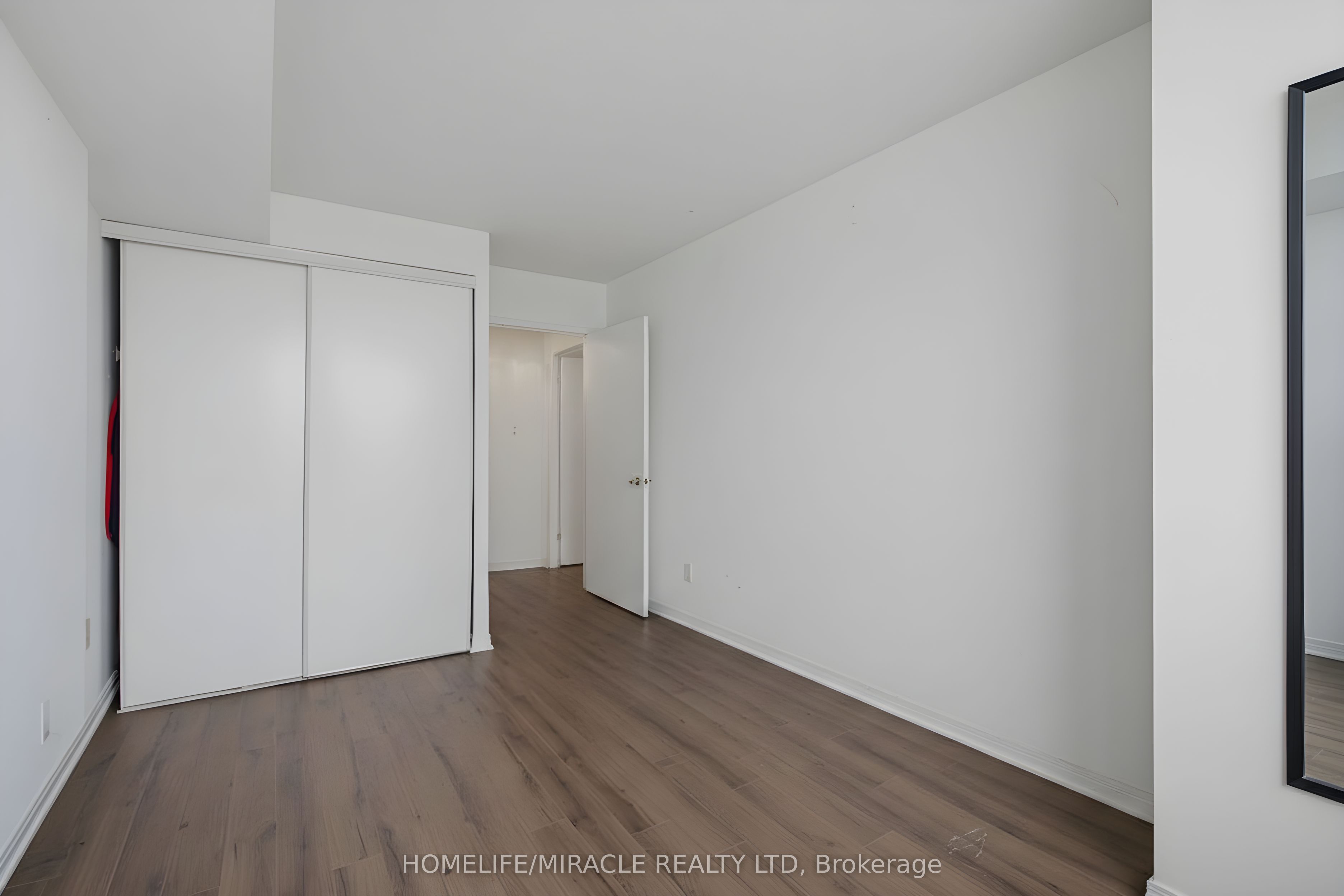 7250 Yonge Street Ph211 Property Photo 12