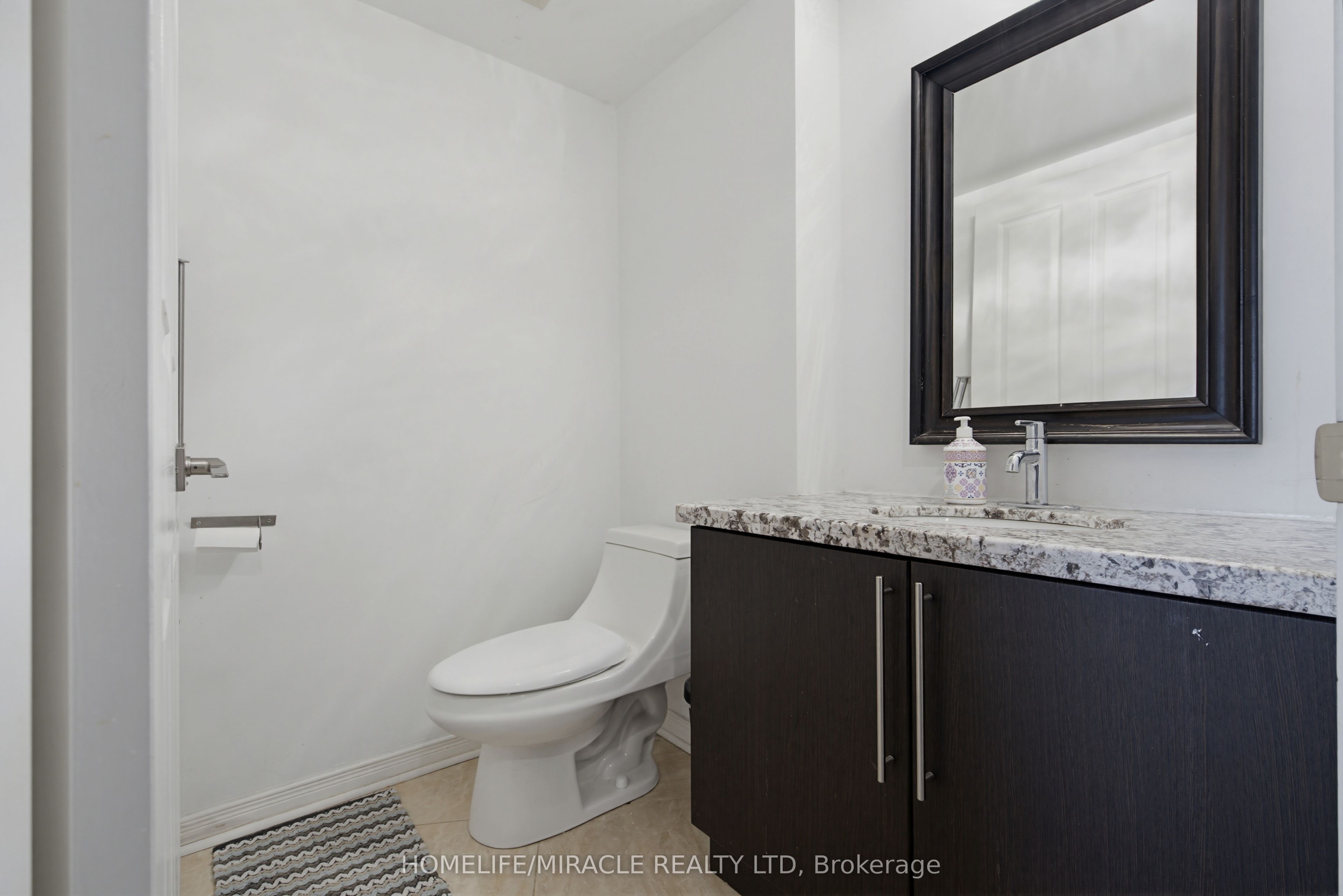 7250 Yonge Street Ph211 Property Photo 14