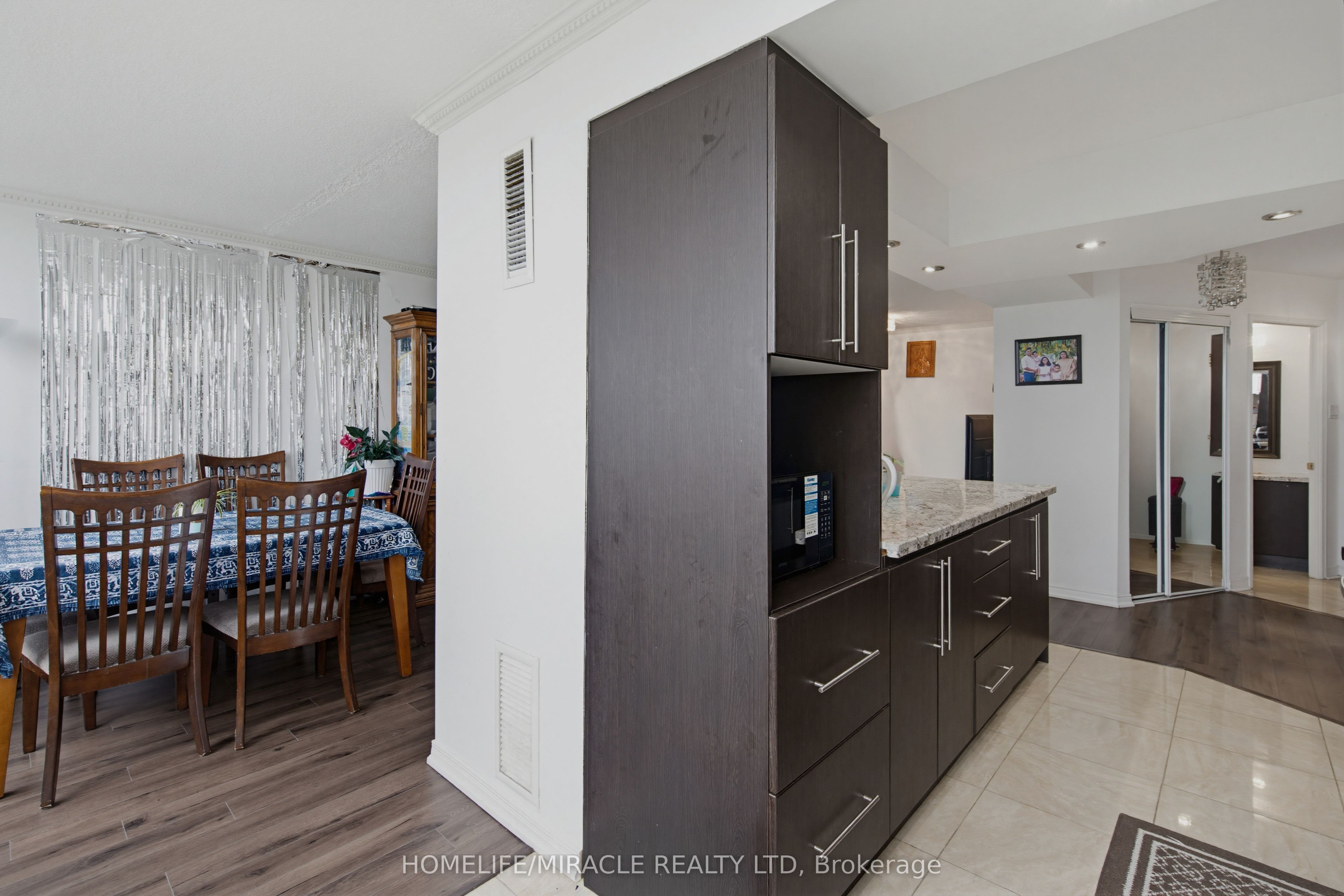 7250 Yonge Street Ph211 Property Photo 20