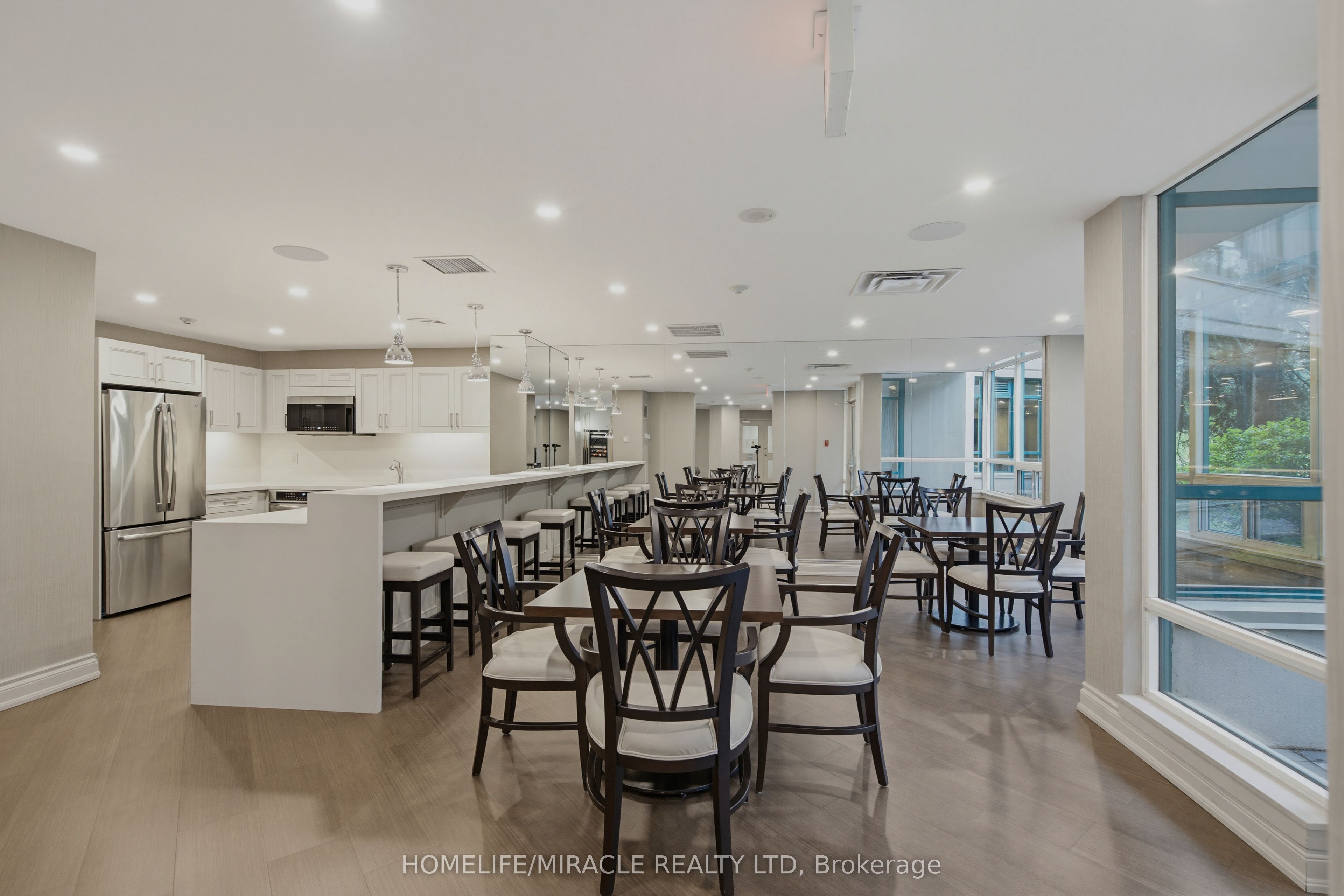 7250 Yonge Street Ph211 Property Photo 28