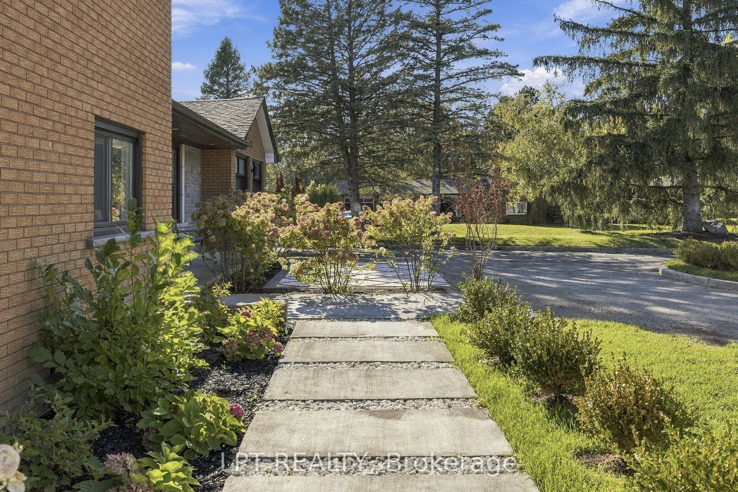 9 Noblewood Drive Property Photo 3
