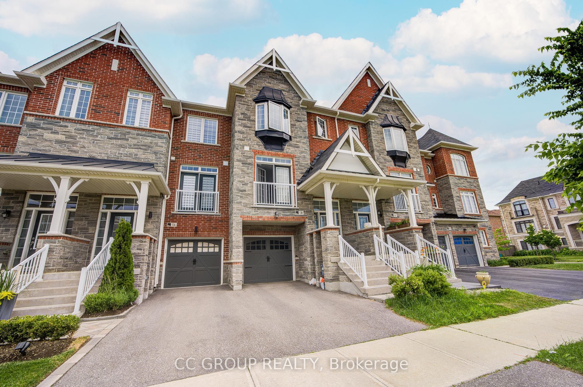138 Farooq Boulevard S Property Photo 2