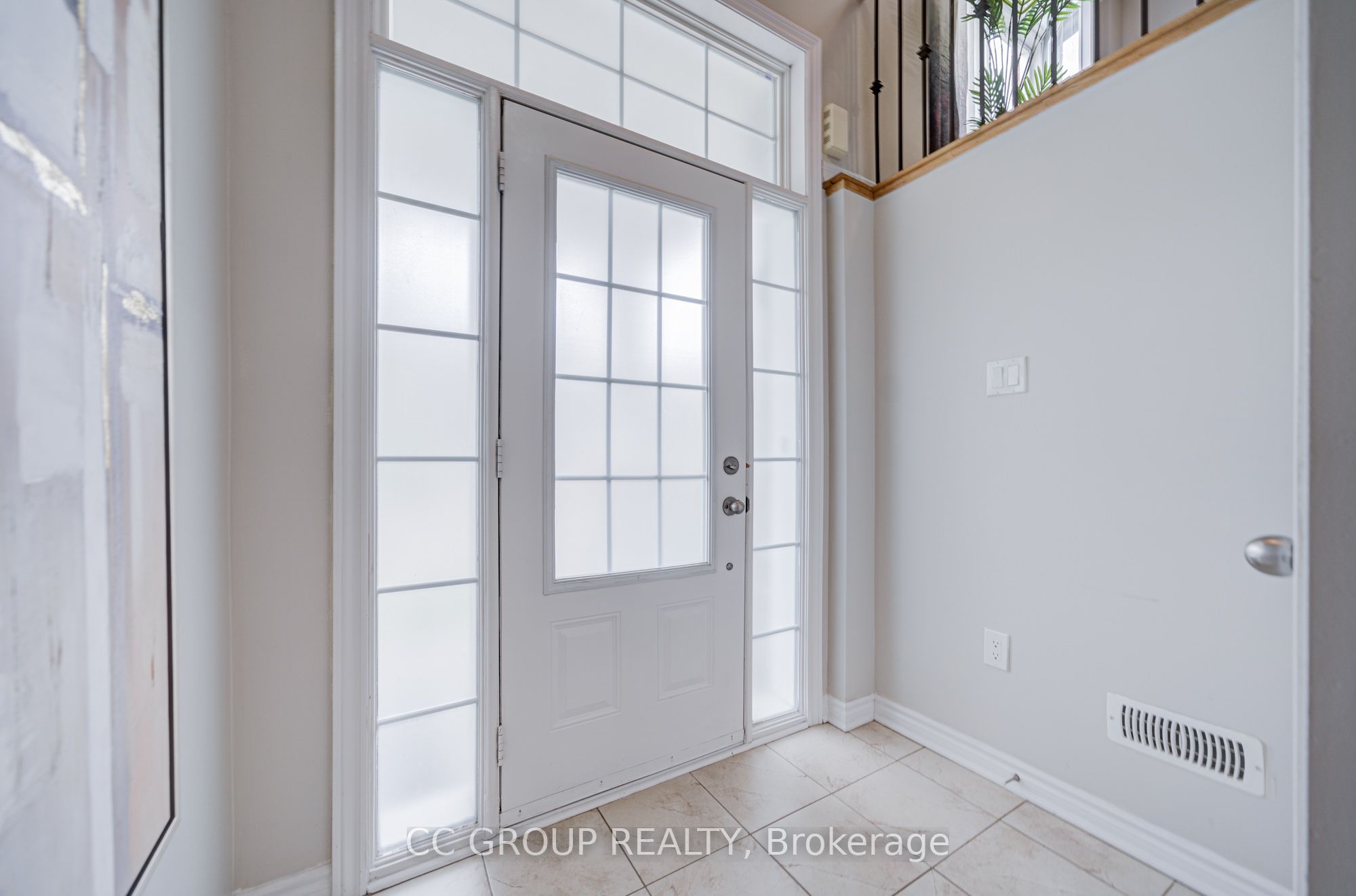 138 Farooq Boulevard S Property Photo 3
