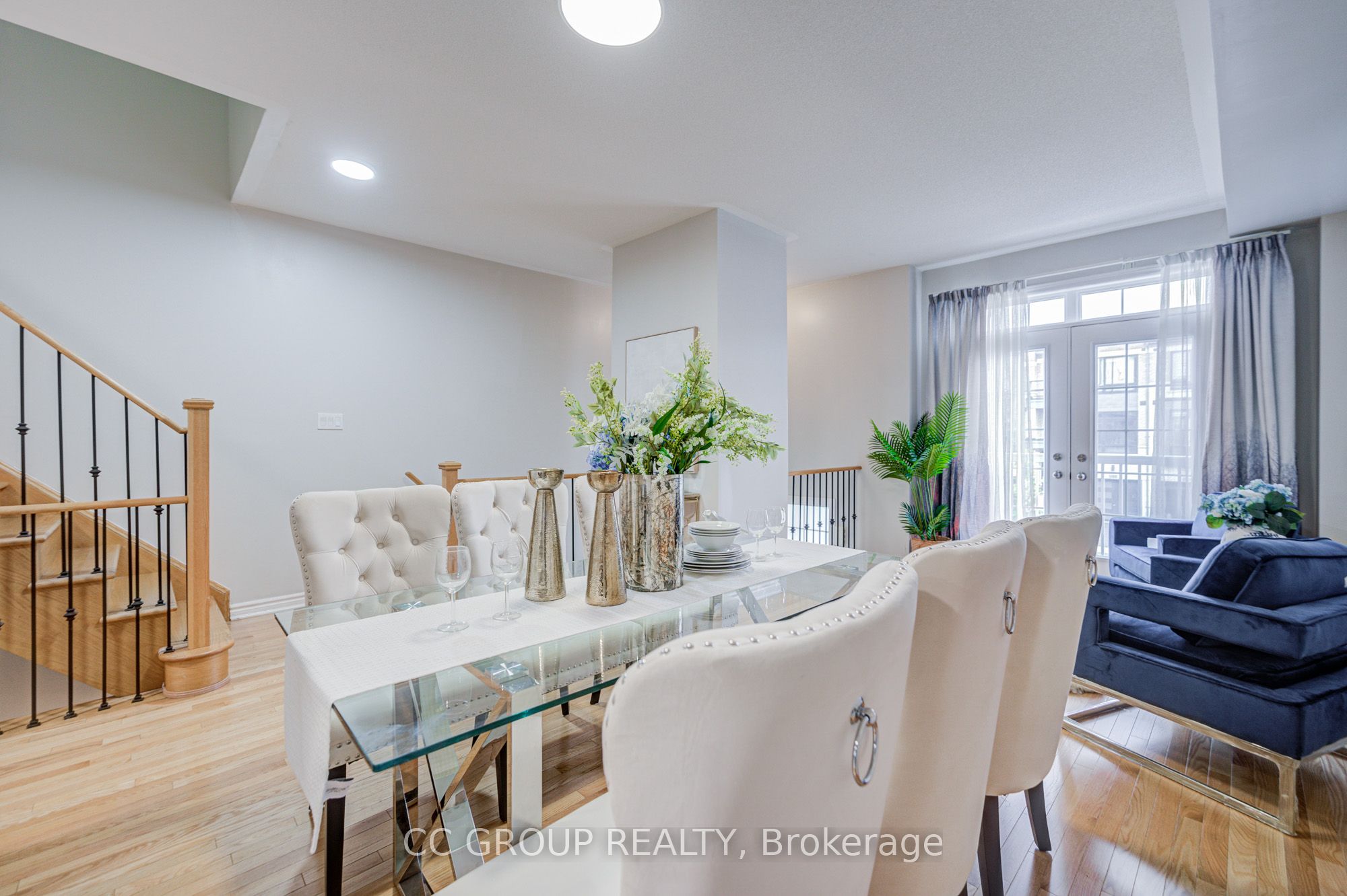 138 Farooq Boulevard S Property Photo 6