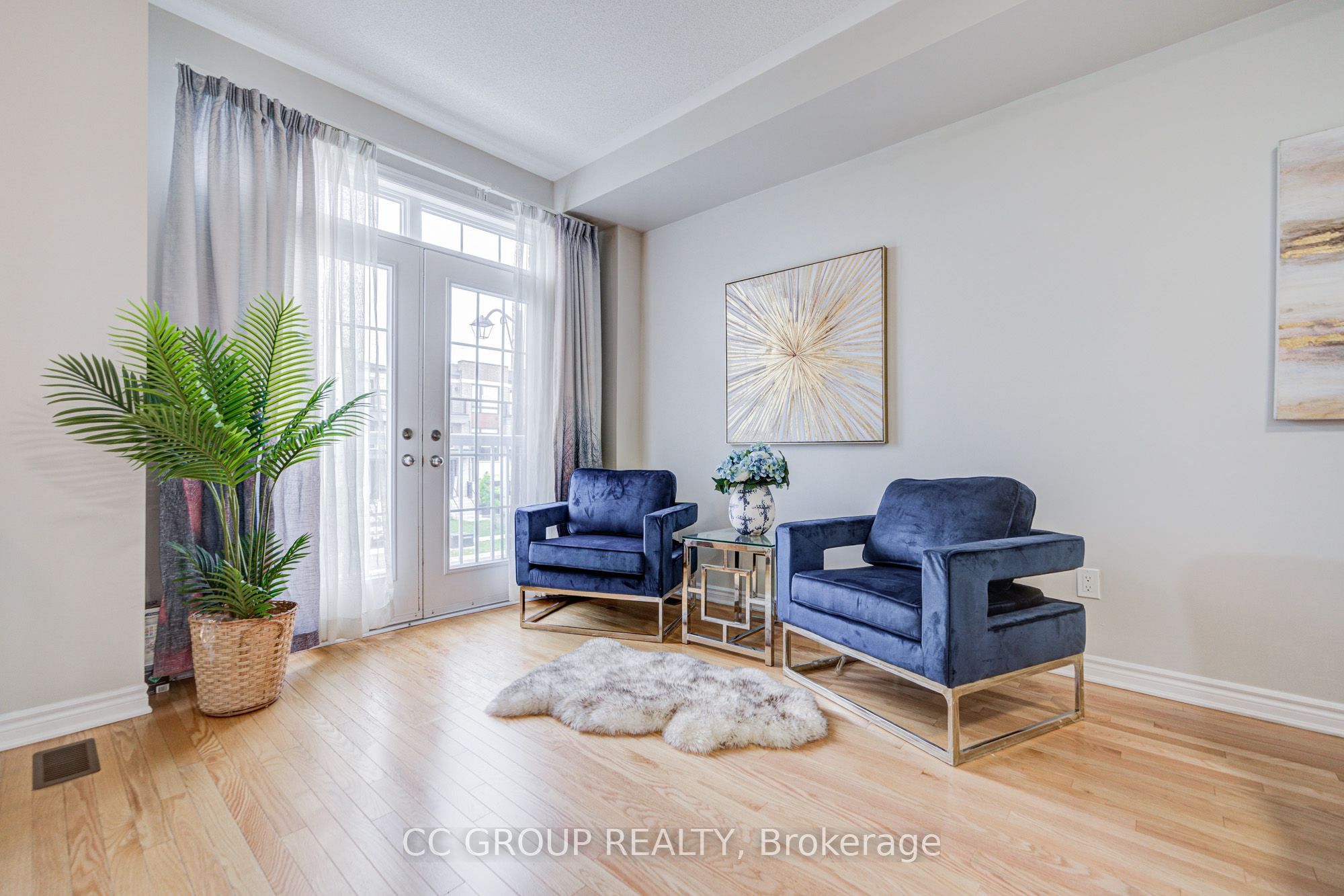 138 Farooq Boulevard S Property Photo 8
