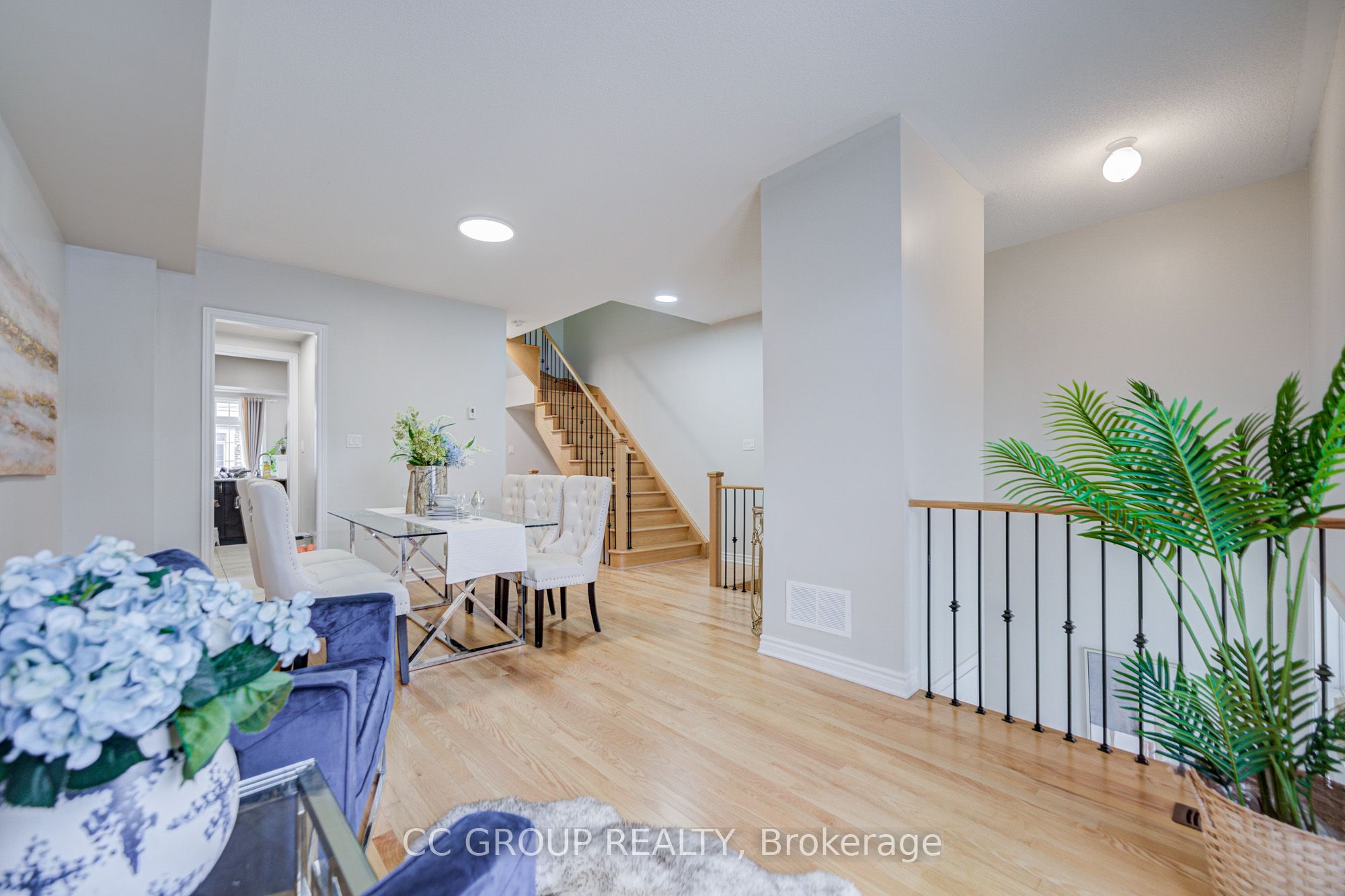 138 Farooq Boulevard S Property Photo 9