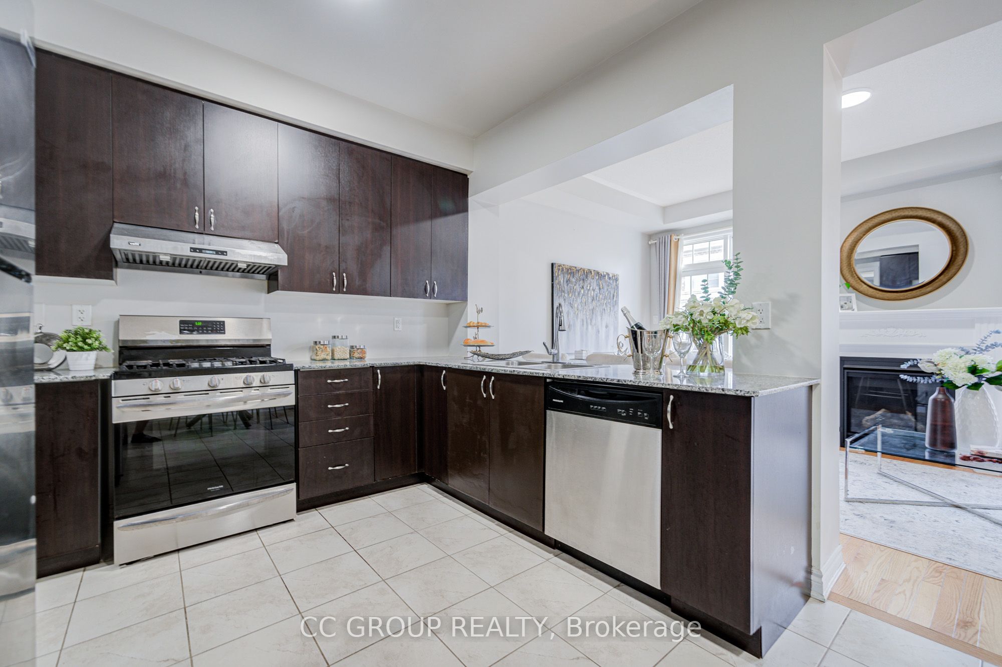 138 Farooq Boulevard S Property Photo 11