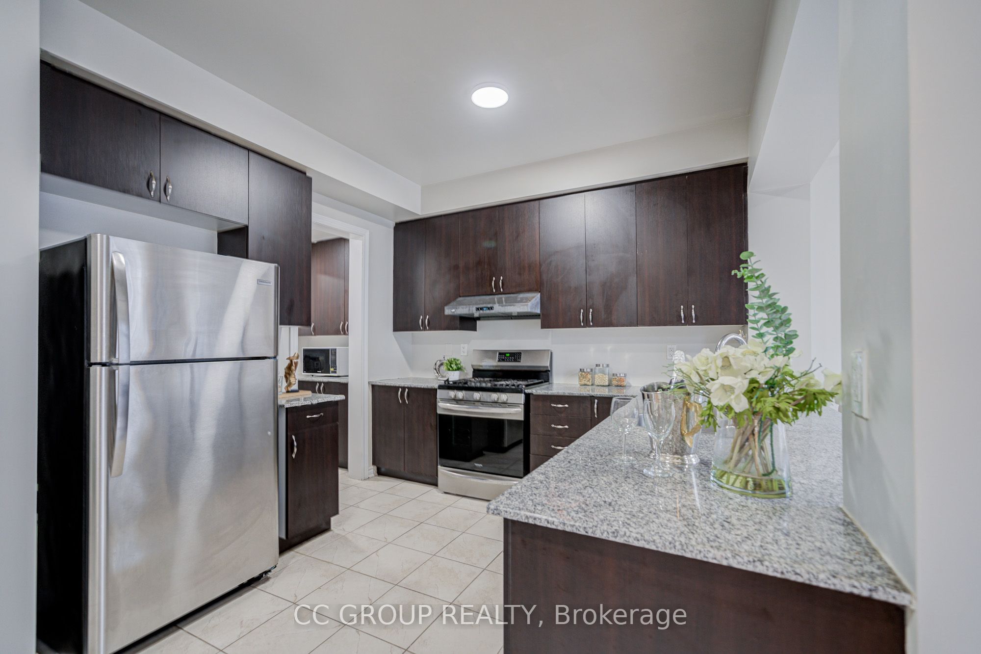 138 Farooq Boulevard S Property Photo 12
