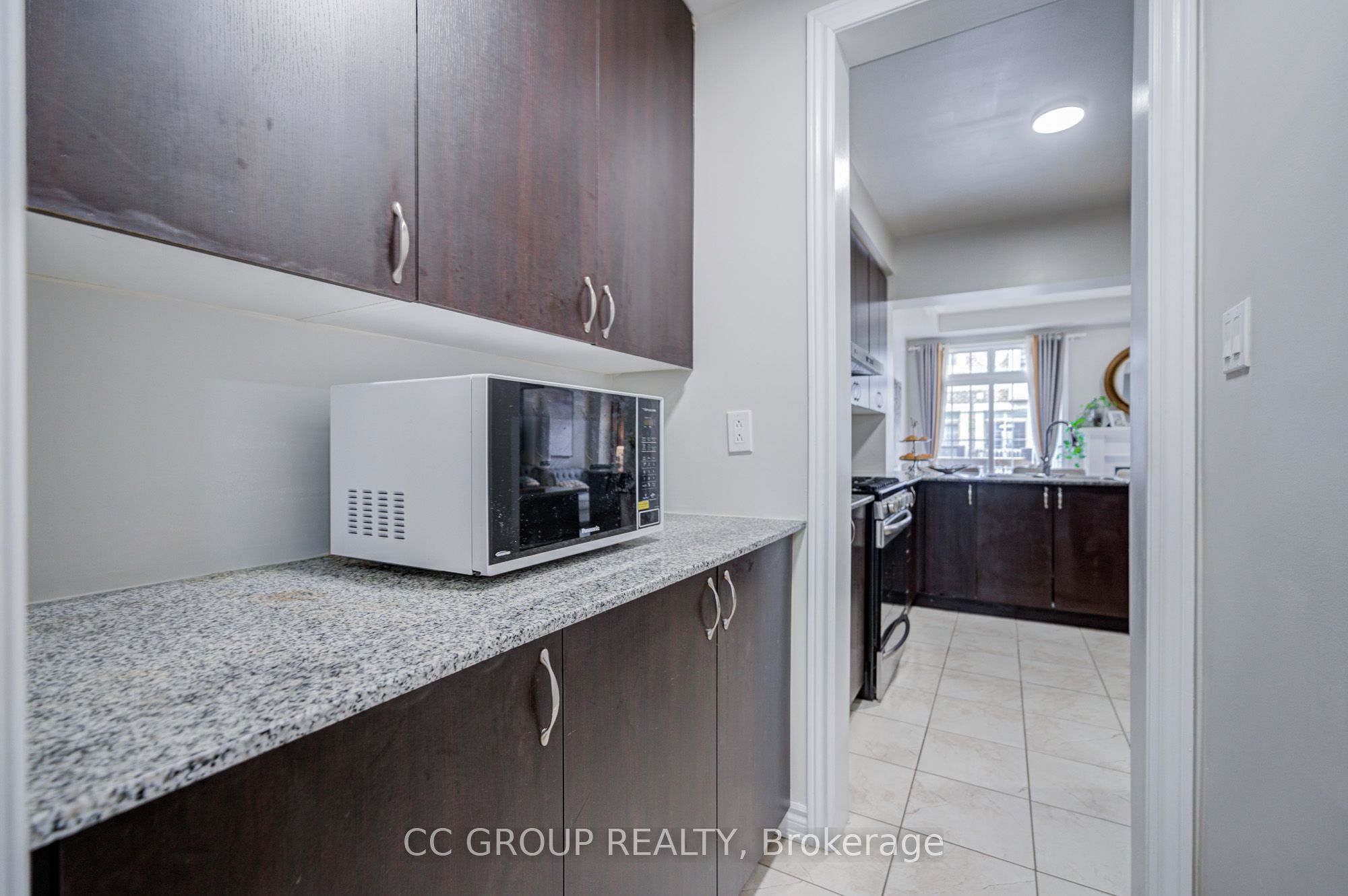 138 Farooq Boulevard S Property Photo 13