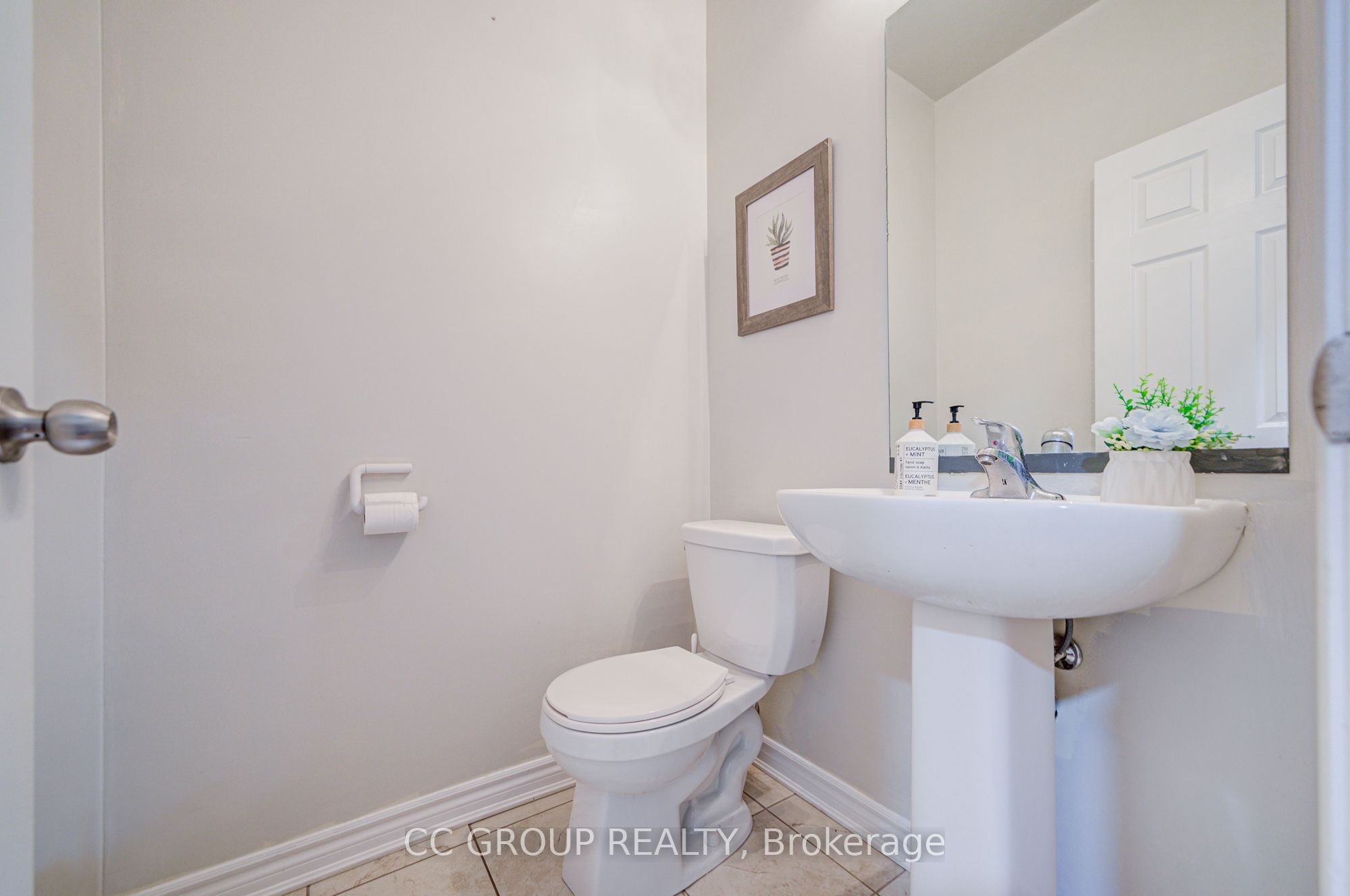 138 Farooq Boulevard S Property Photo 18
