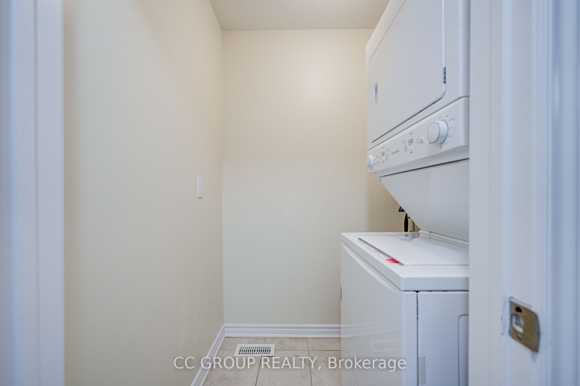 138 Farooq Boulevard S Property Photo 23