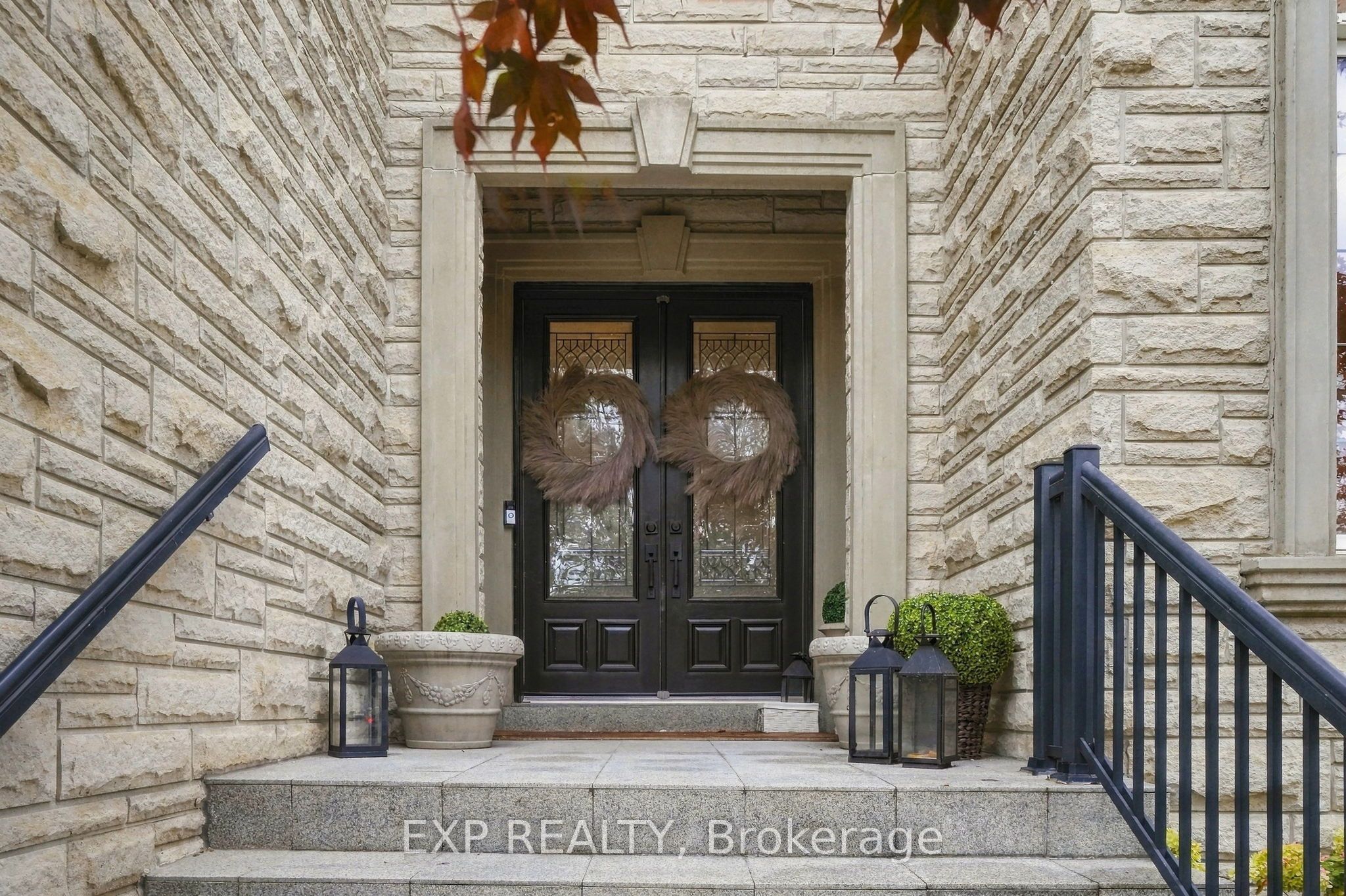 412 Manhattan Drive Property Photo 2