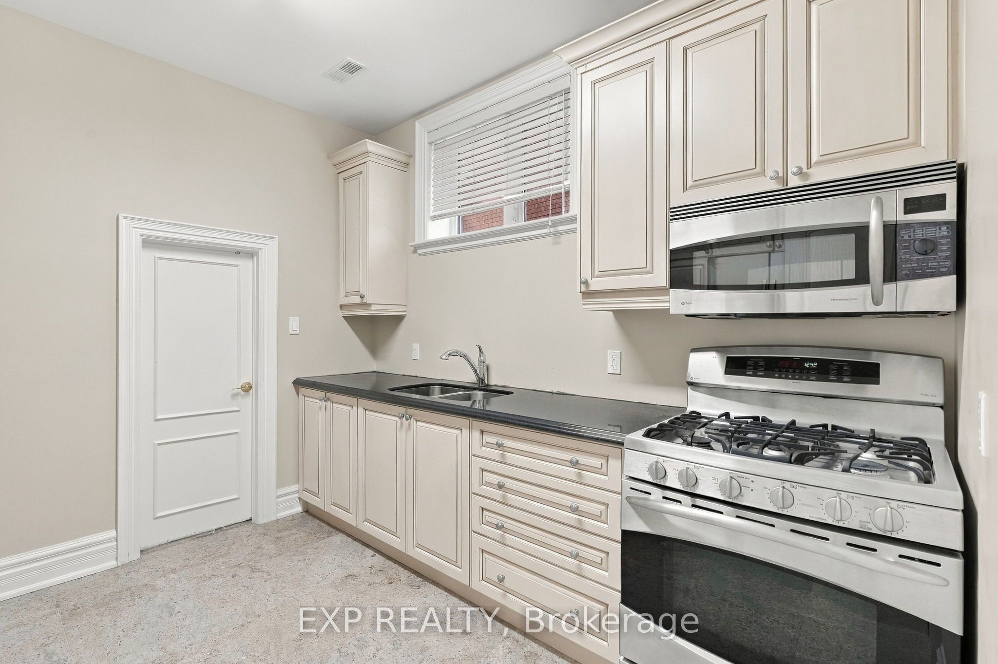 412 Manhattan Drive Property Photo 22