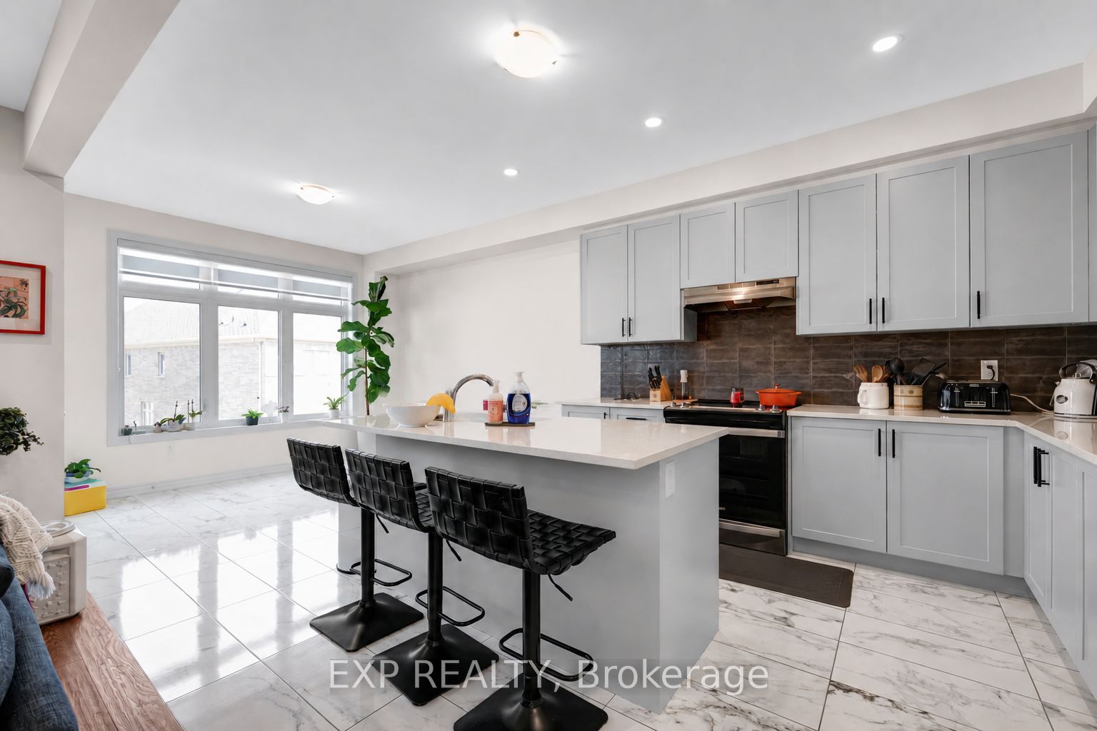50 Kentledge Avenue N Property Photo 12