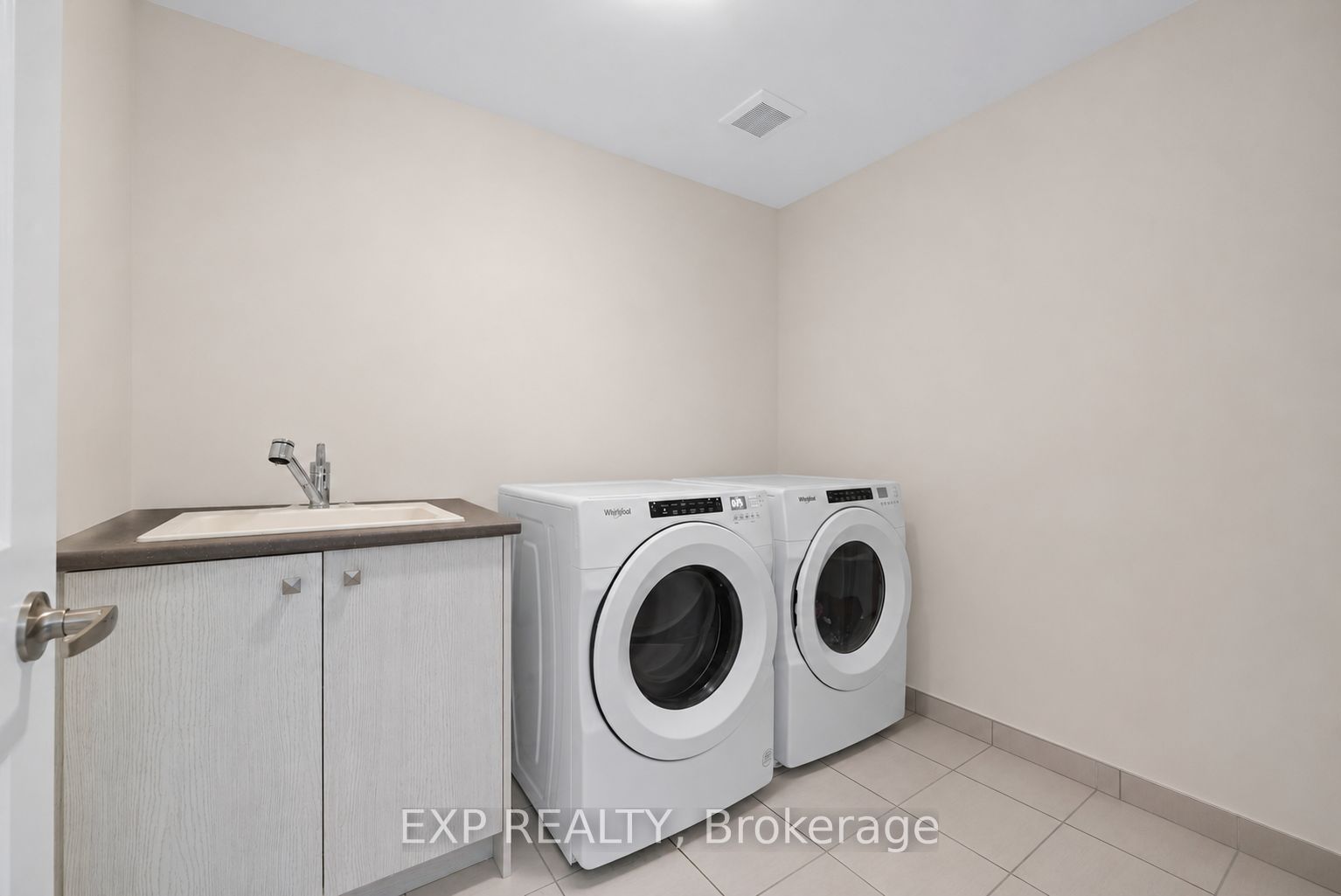 50 Kentledge Avenue N Property Photo 43