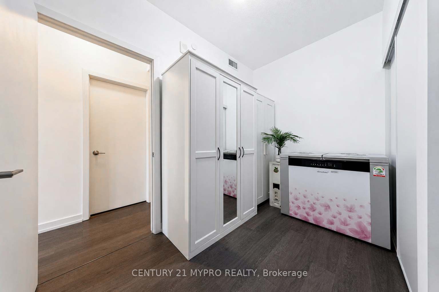 555 William Graham Drive 320 Property Photo 22