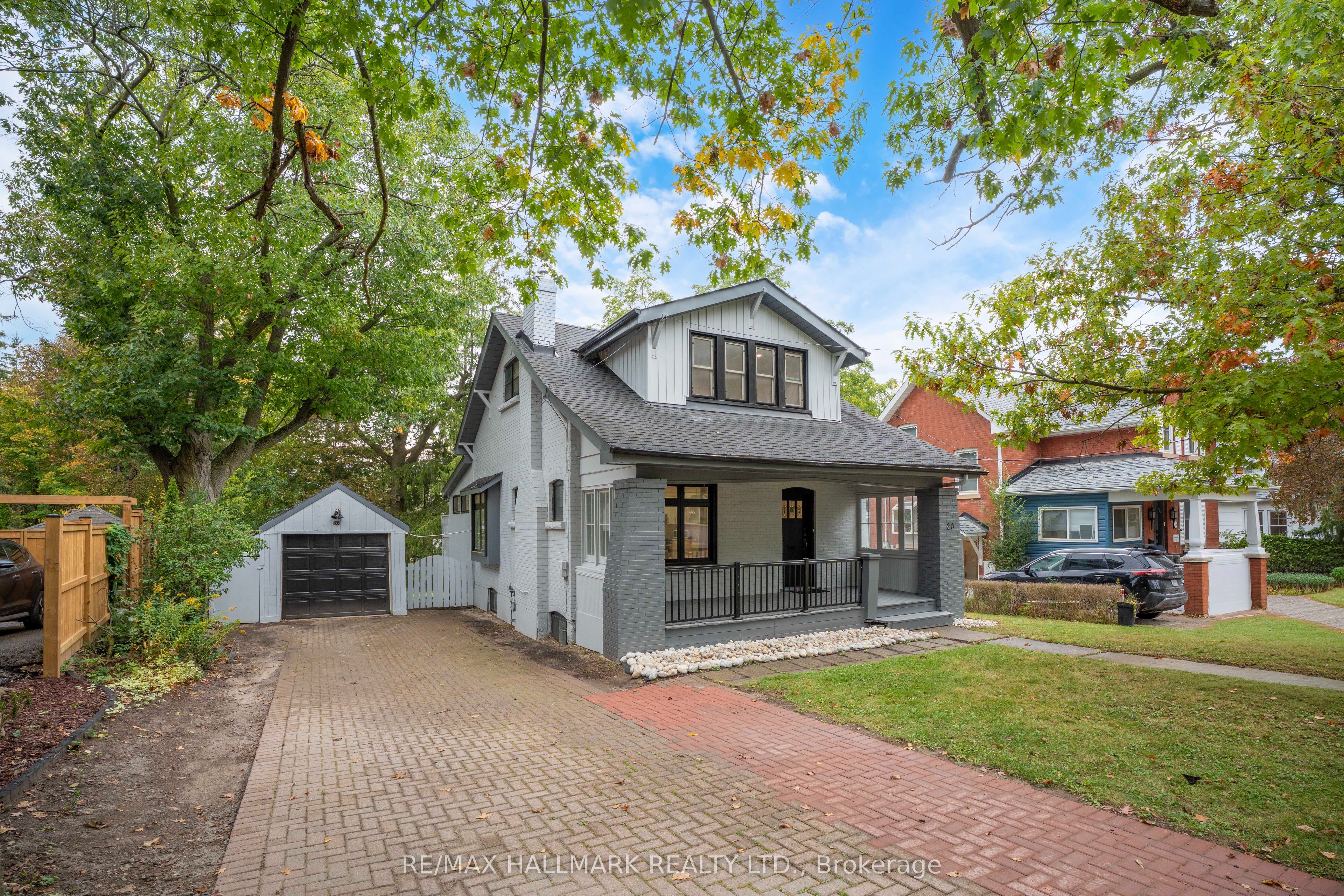 20 Elizabeth Street S Property Photo 2