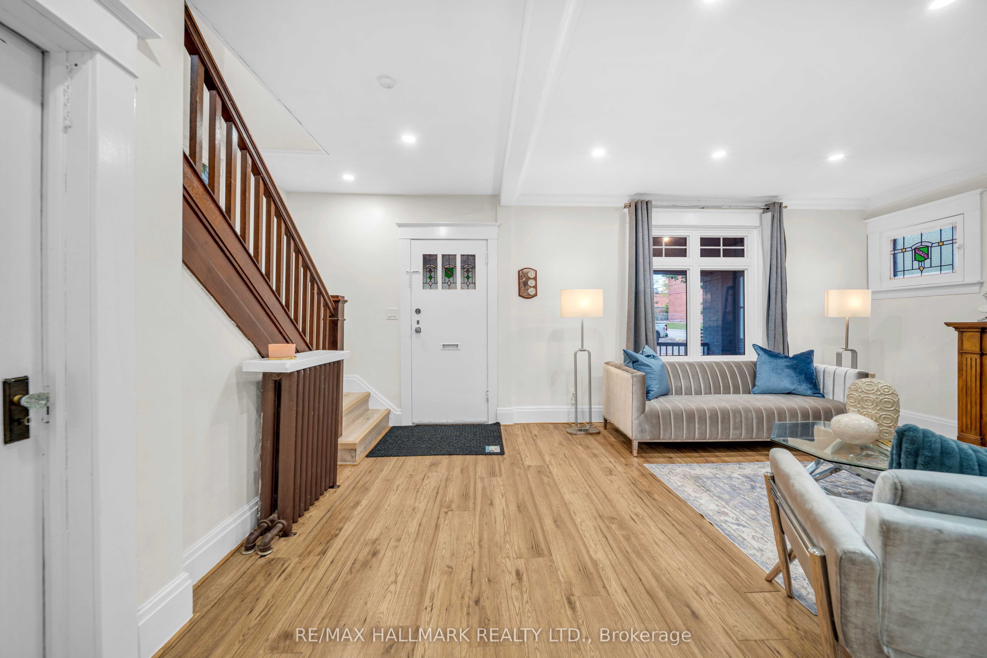 20 Elizabeth Street S Property Photo 3