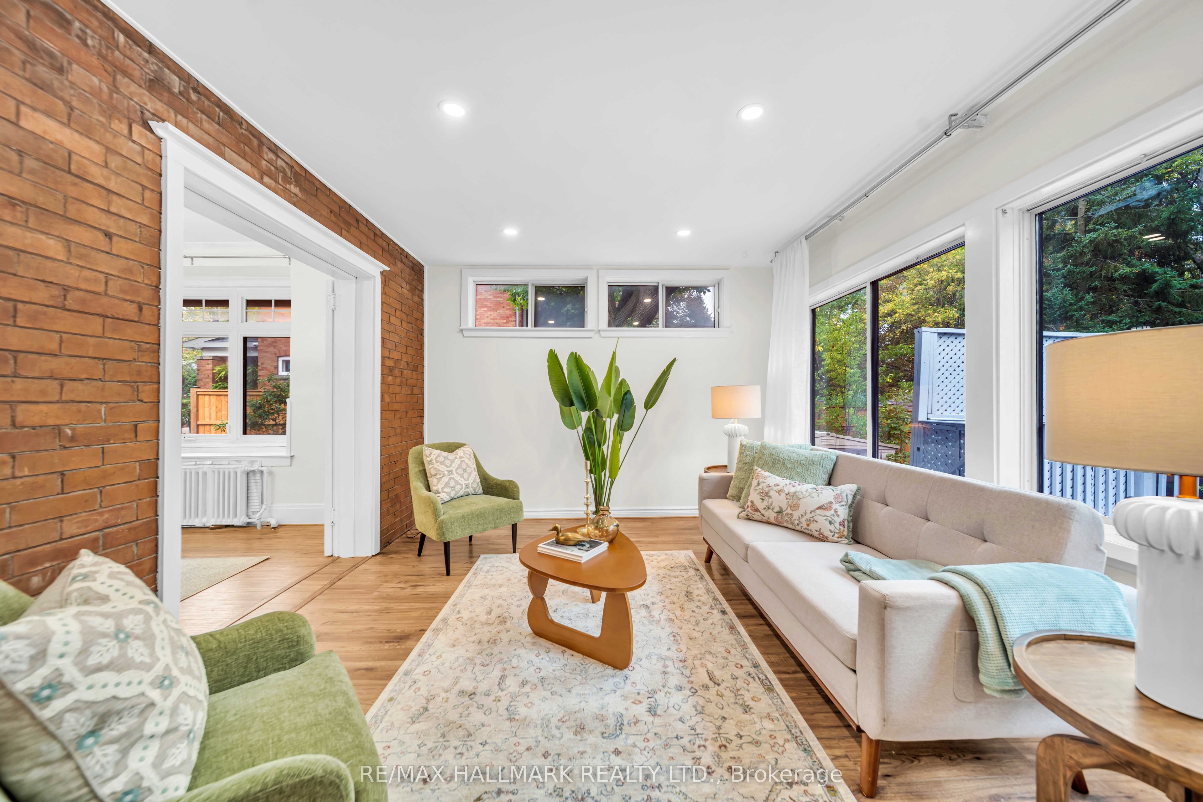 20 Elizabeth Street S Property Photo 8