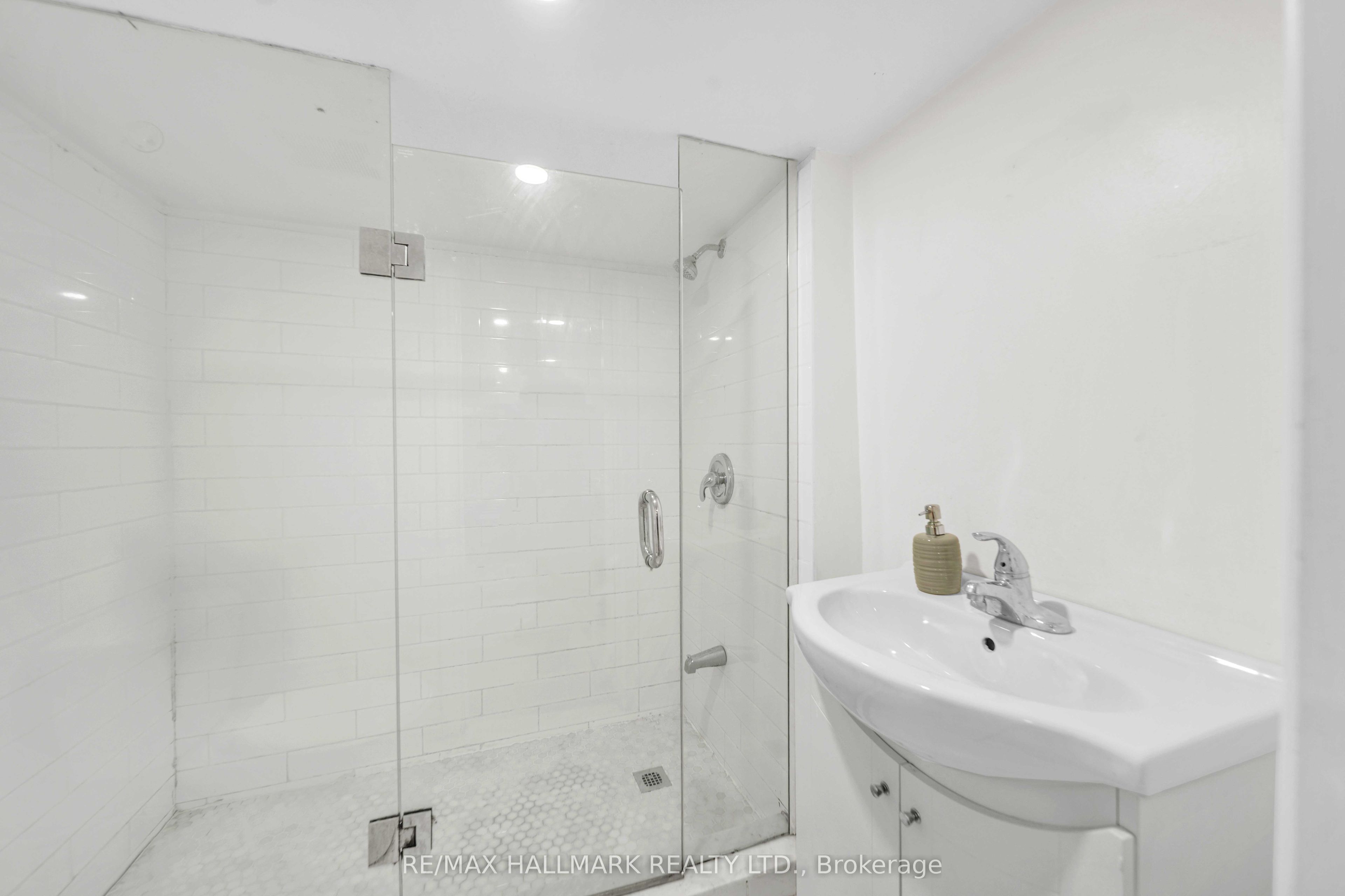 20 Elizabeth Street S Property Photo 21