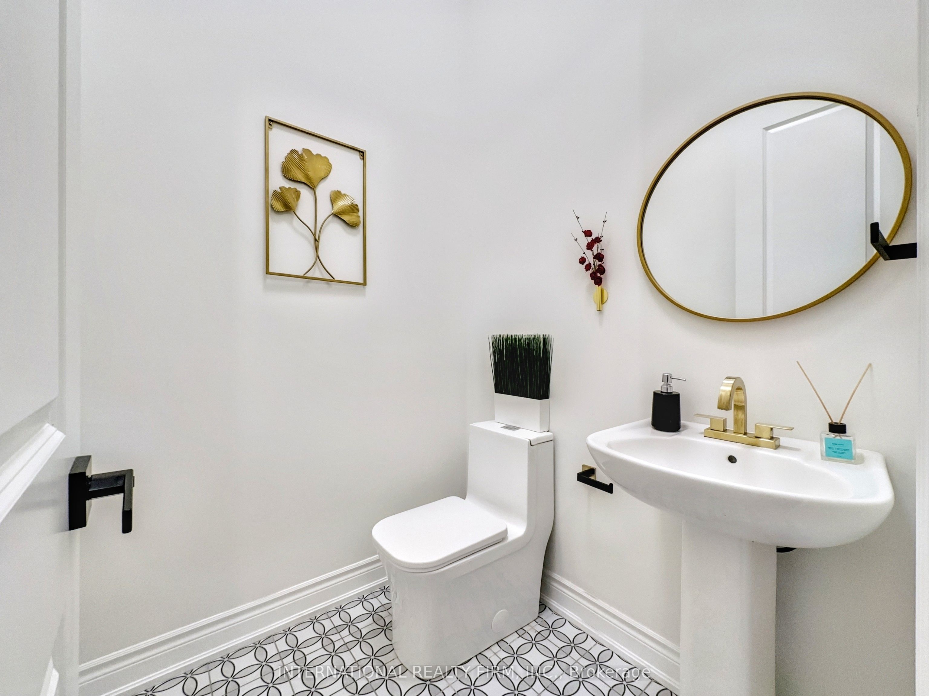 150 Cannes Avenue Property Photo 21
