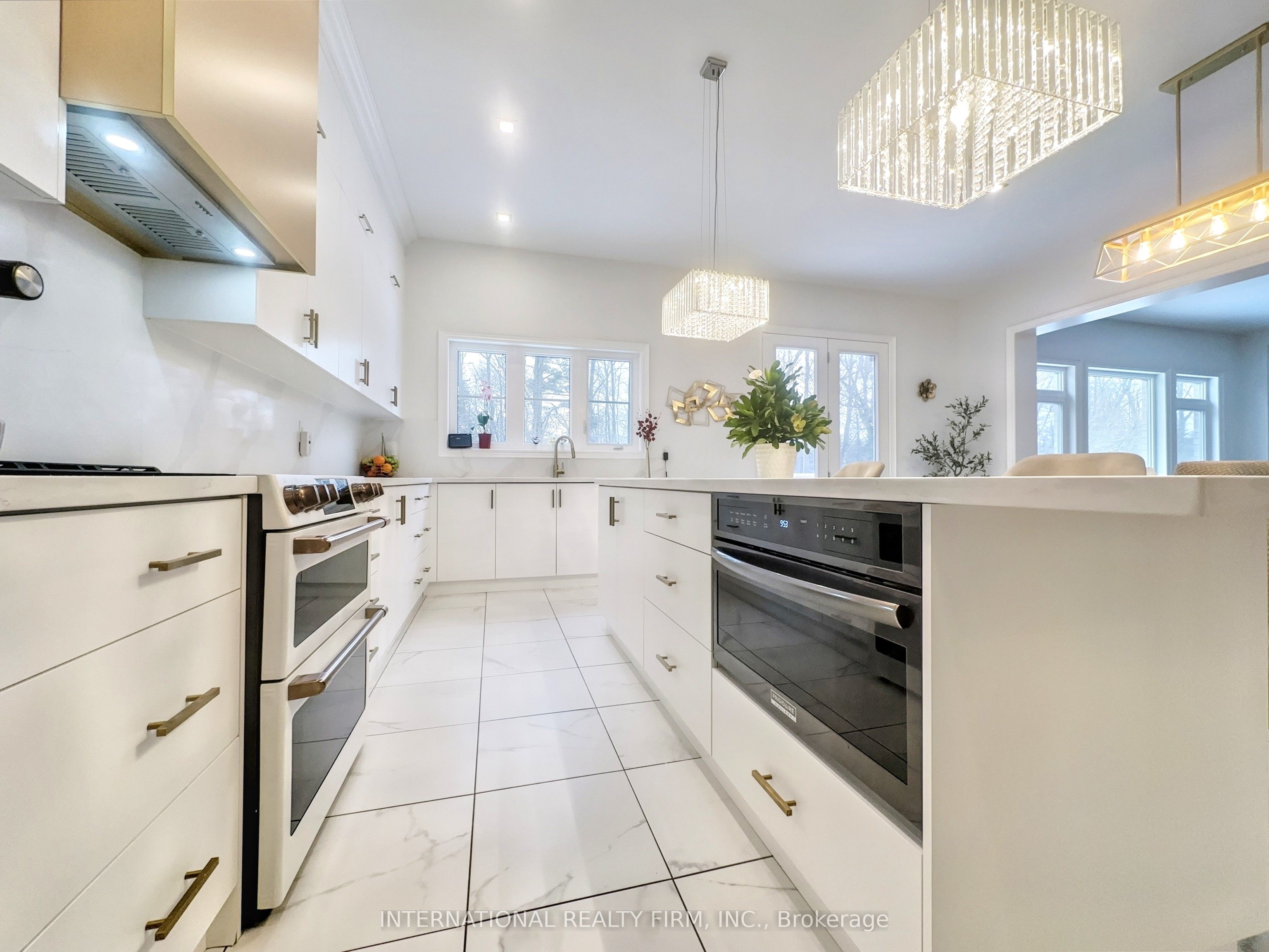 150 Cannes Avenue Property Photo 25