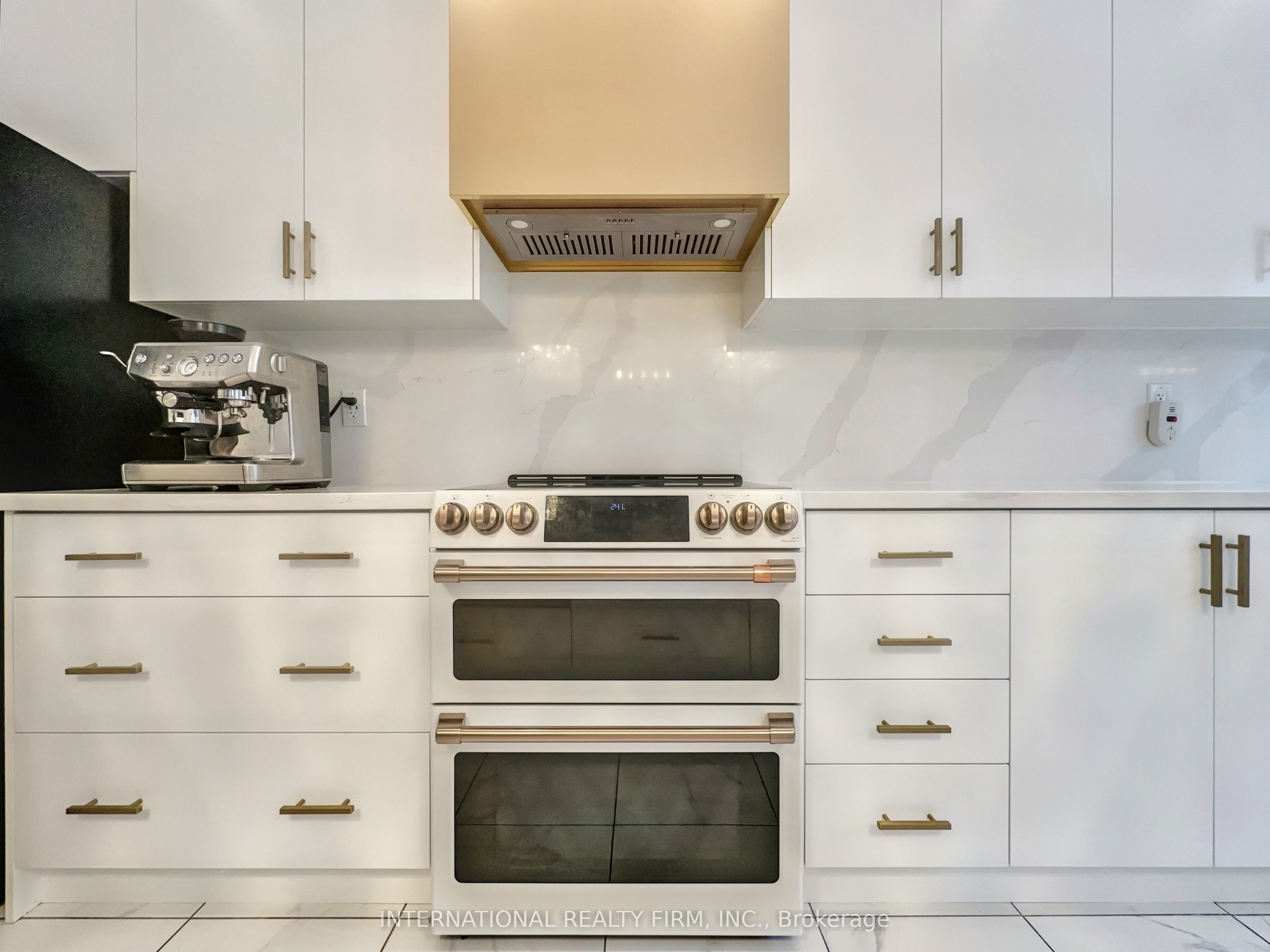 150 Cannes Avenue Property Photo 26