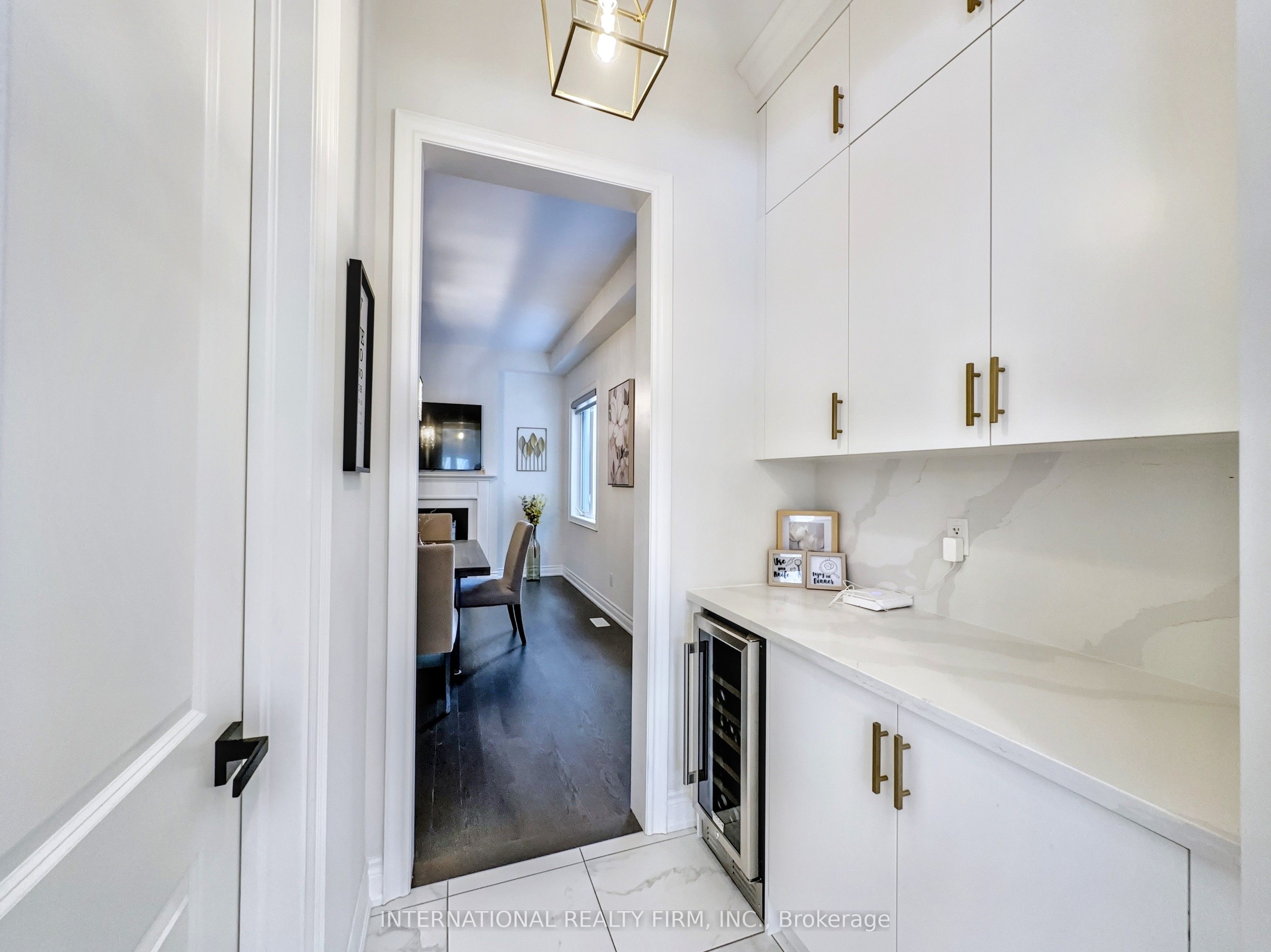 150 Cannes Avenue Property Photo 28