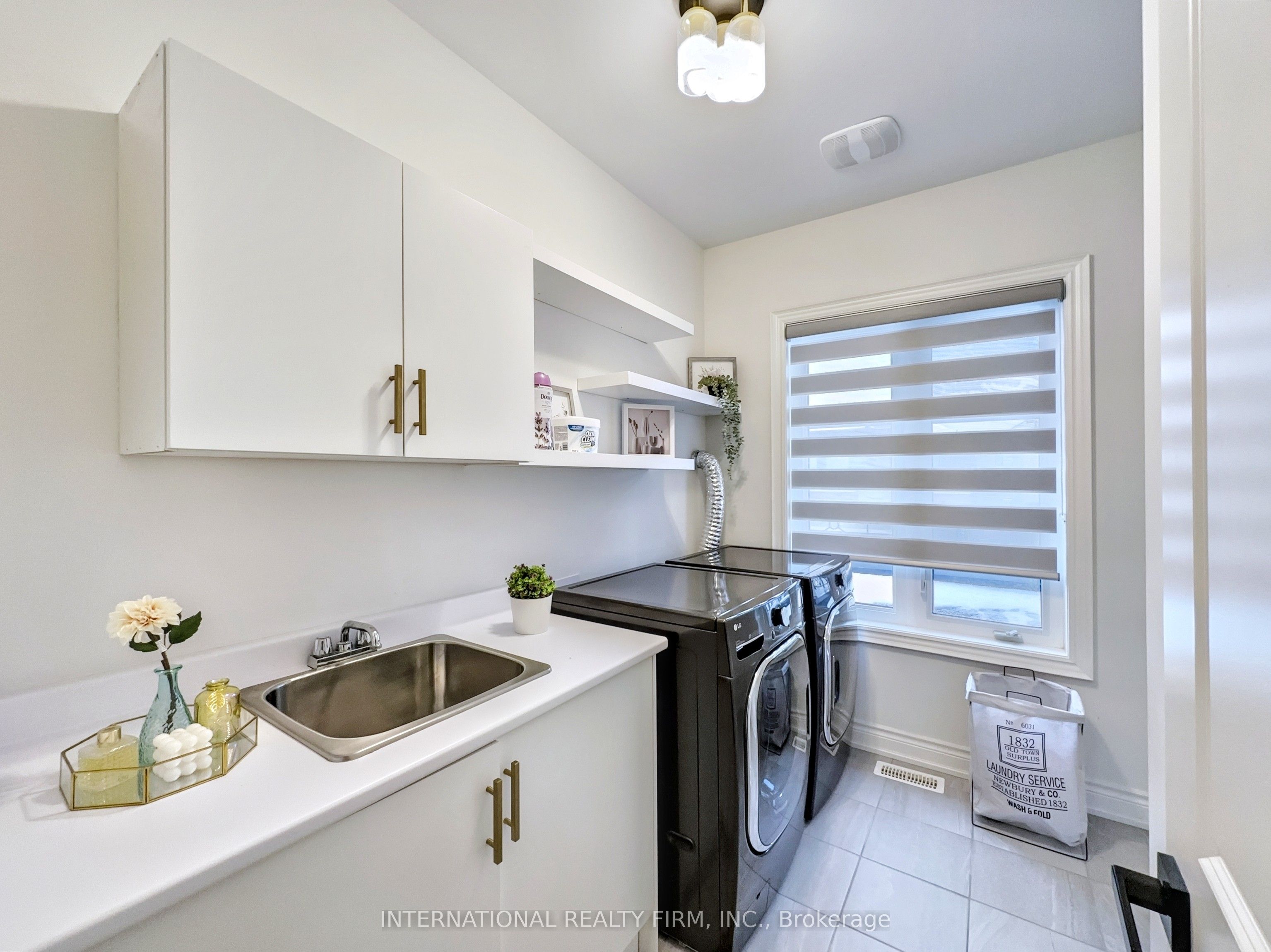 150 Cannes Avenue Property Photo 33