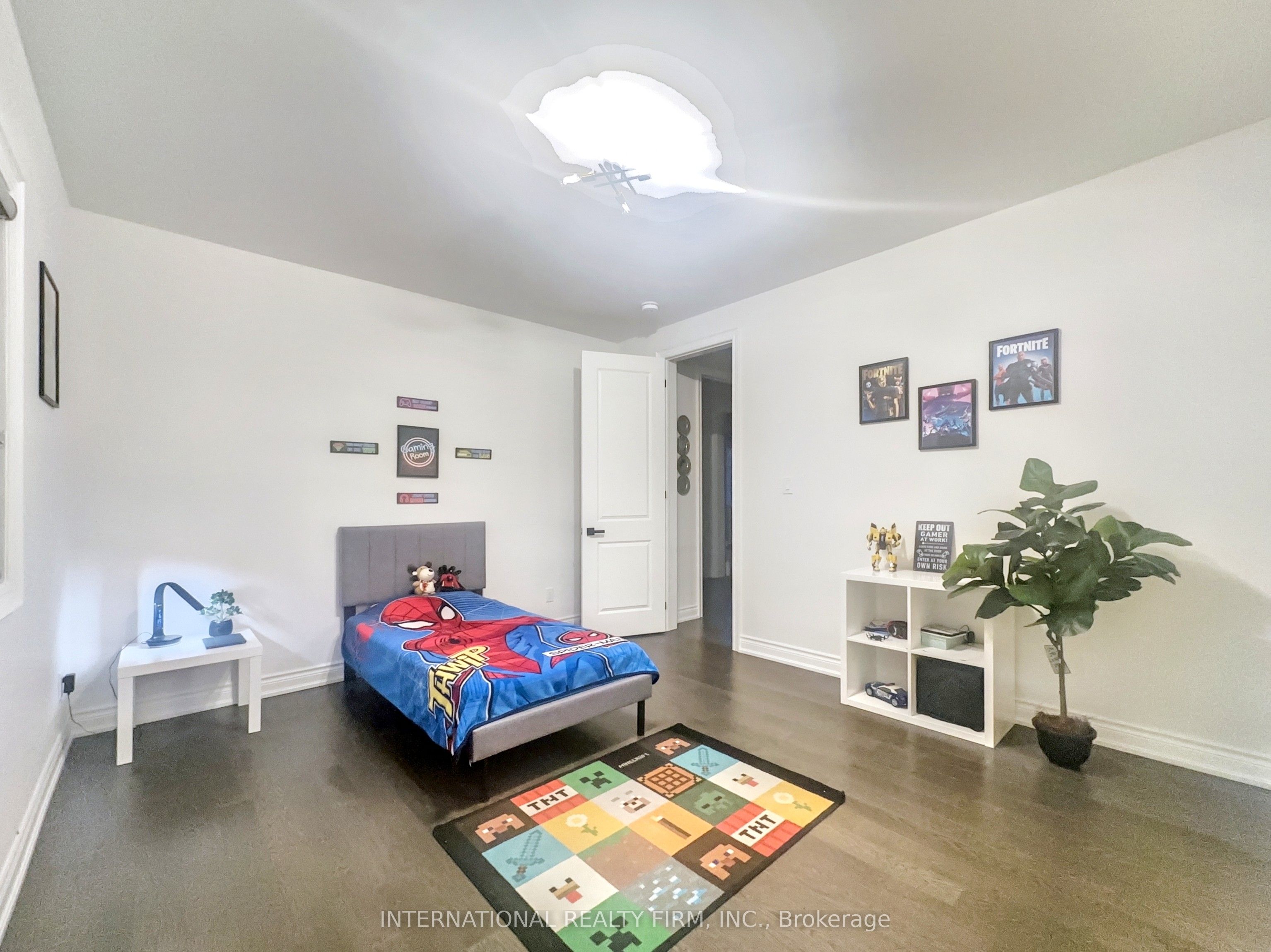 150 Cannes Avenue Property Photo 44