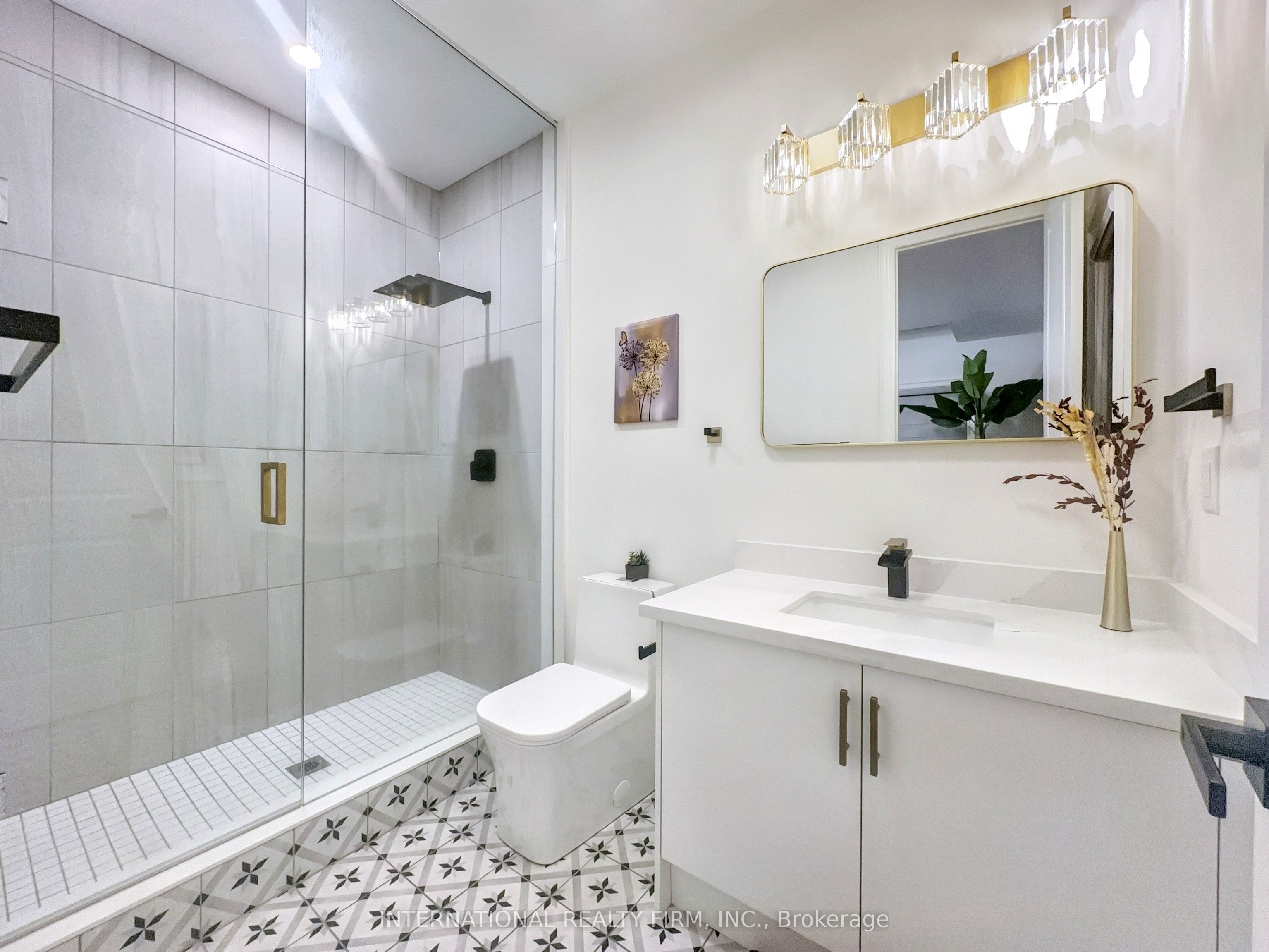 150 Cannes Avenue Property Photo 48