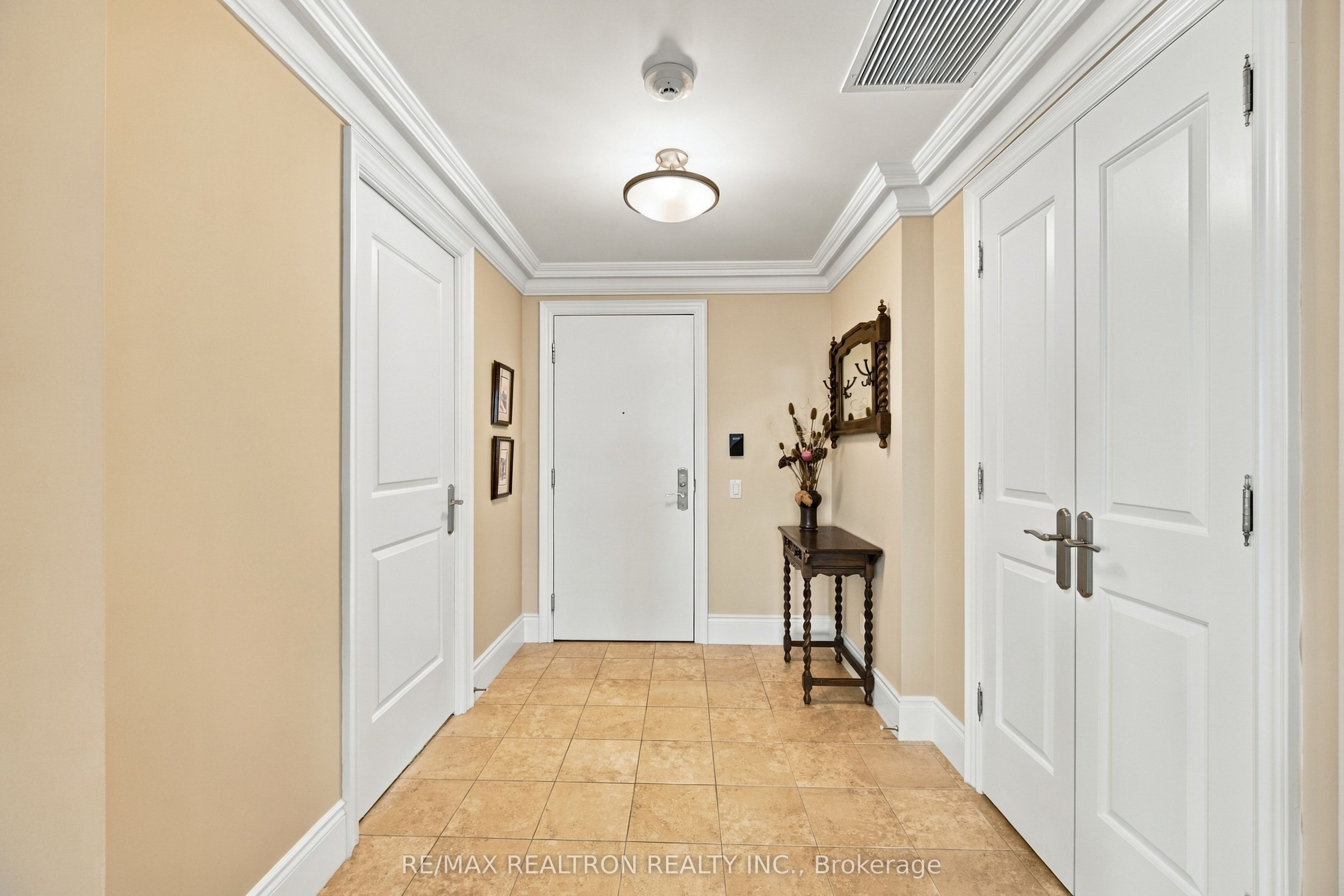 10101 Yonge Street 702 Property Photo 3