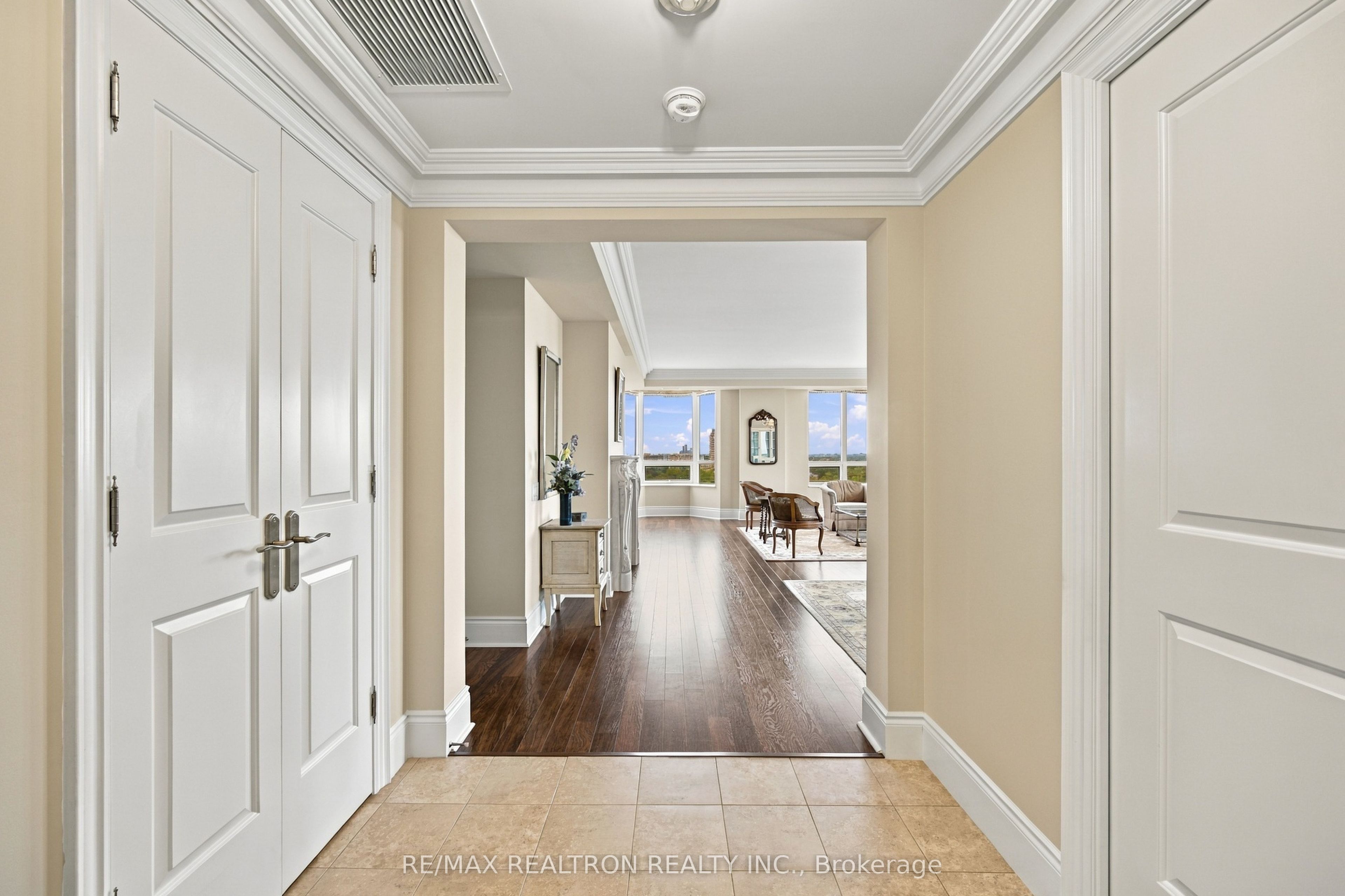 10101 Yonge Street 702 Property Photo 4