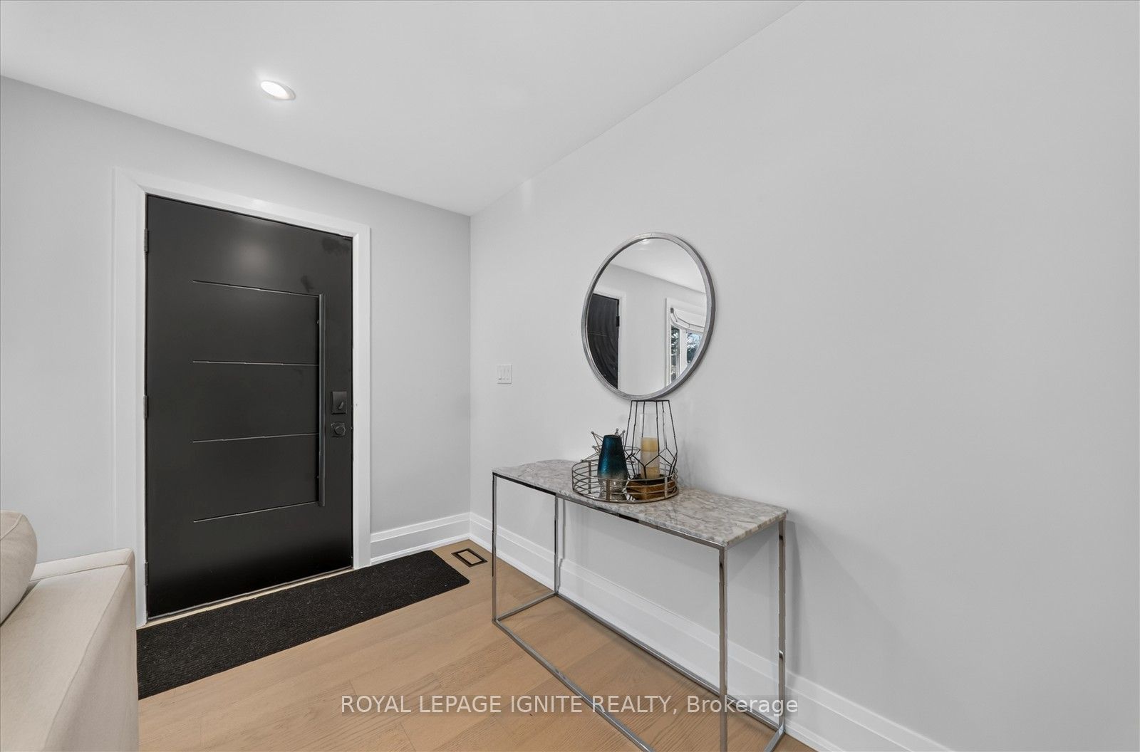 103 Baker Street Main Property Photo 8