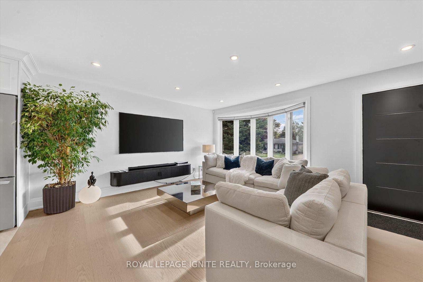 103 Baker Street Main Property Photo 9