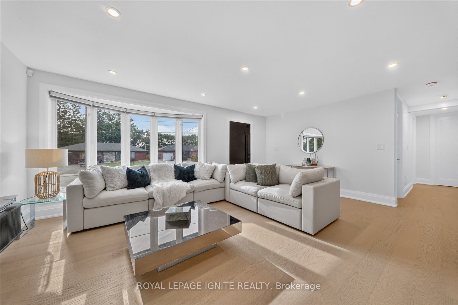 103 Baker Street Main Property Photo 10