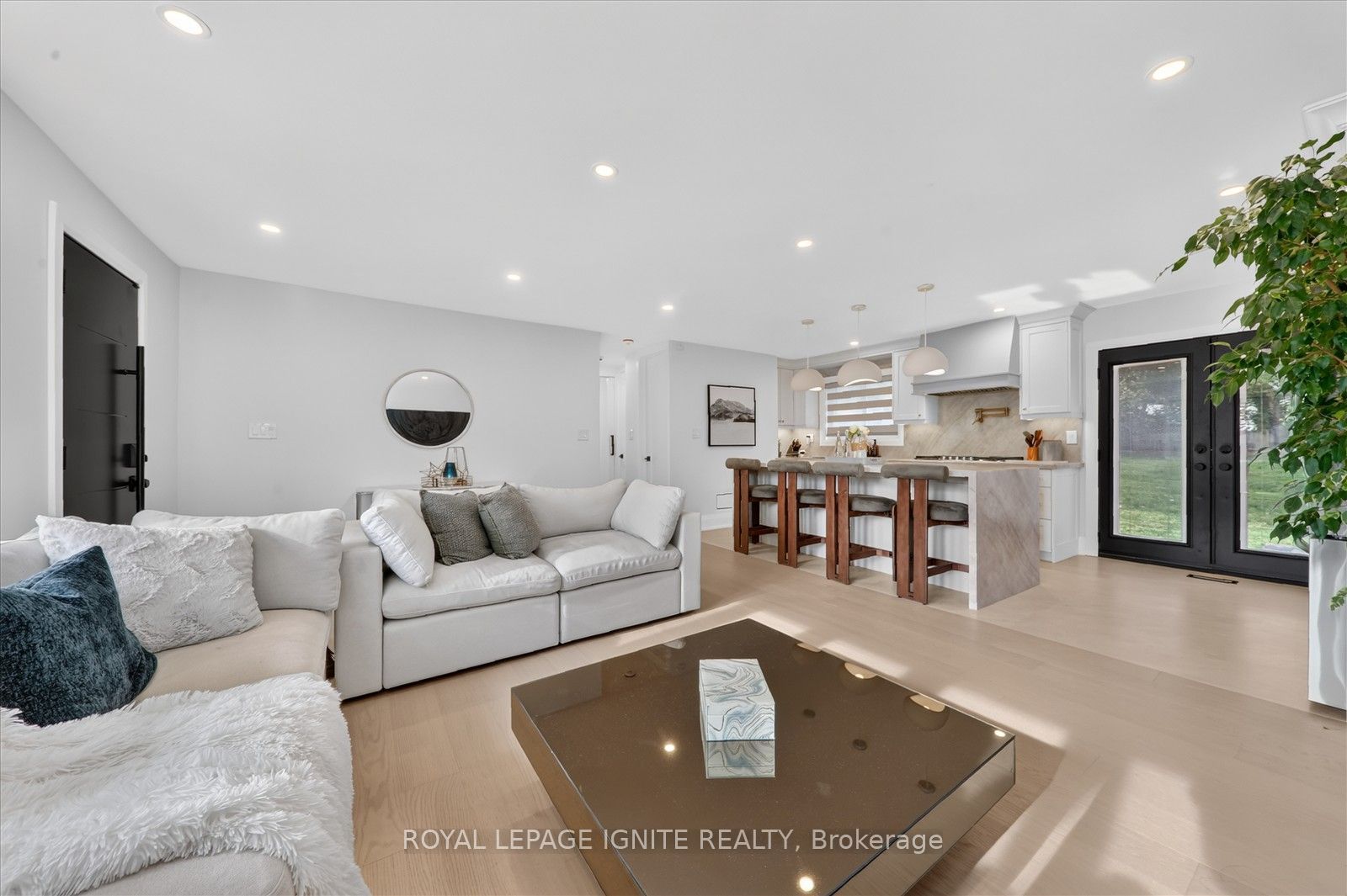103 Baker Street Main Property Photo 11