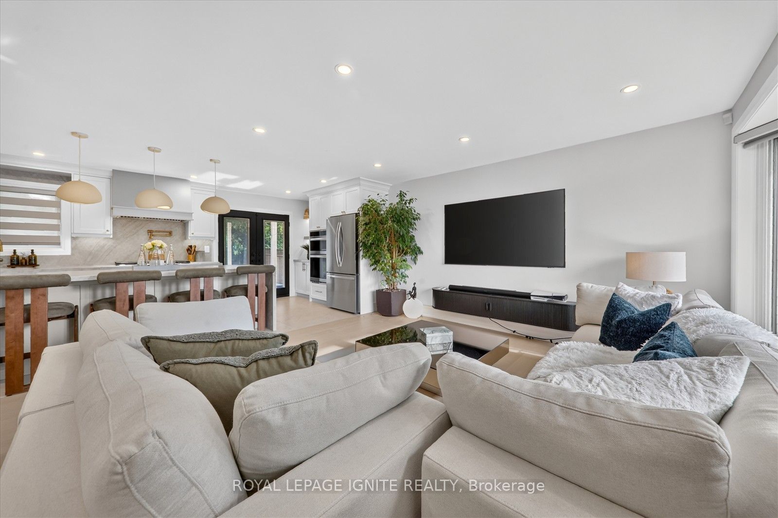 103 Baker Street Main Property Photo 12