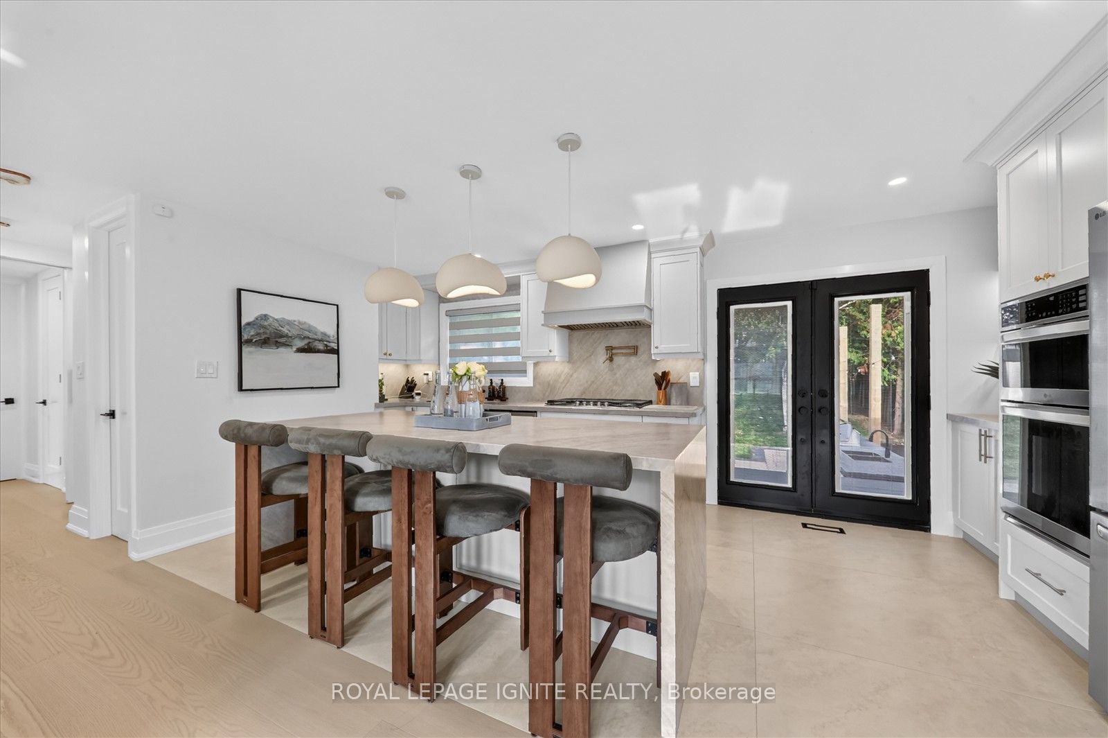 103 Baker Street Main Property Photo 15