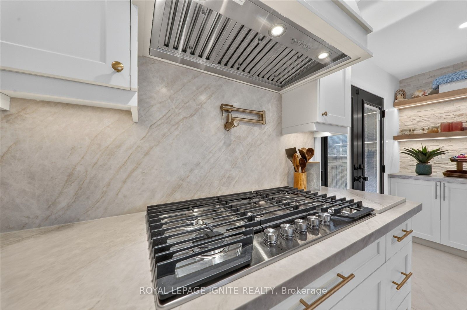 103 Baker Street Main Property Photo 18