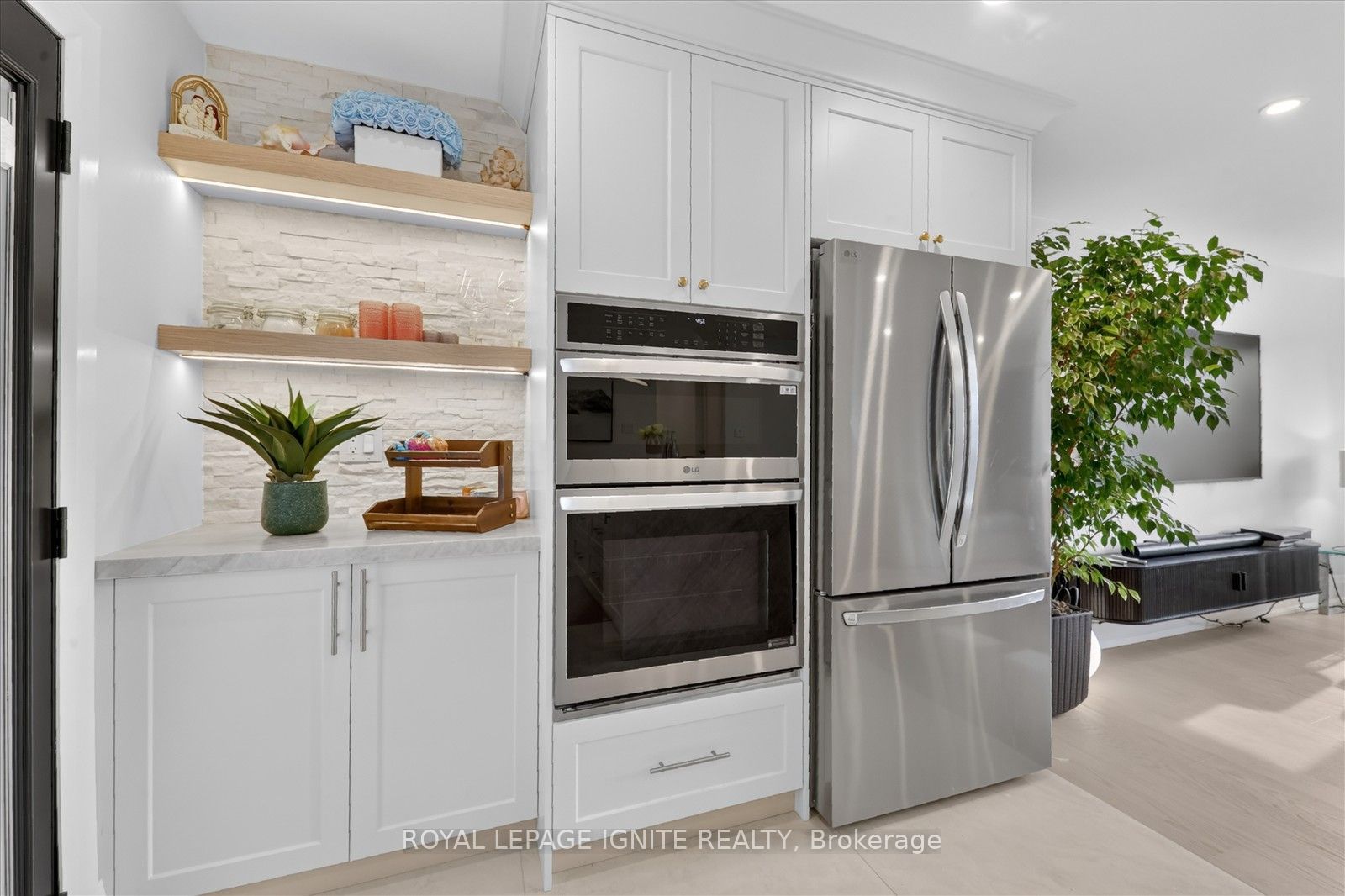 103 Baker Street Main Property Photo 19