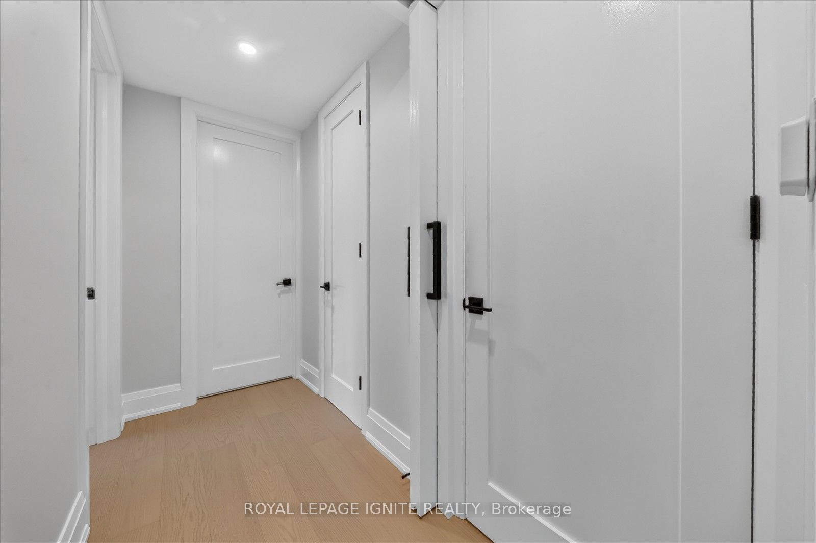 103 Baker Street Main Property Photo 23