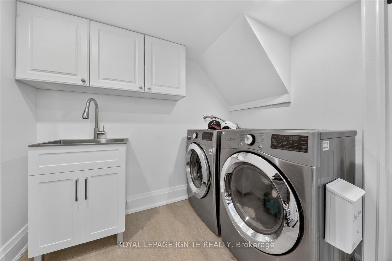 103 Baker Street Main Property Photo 29