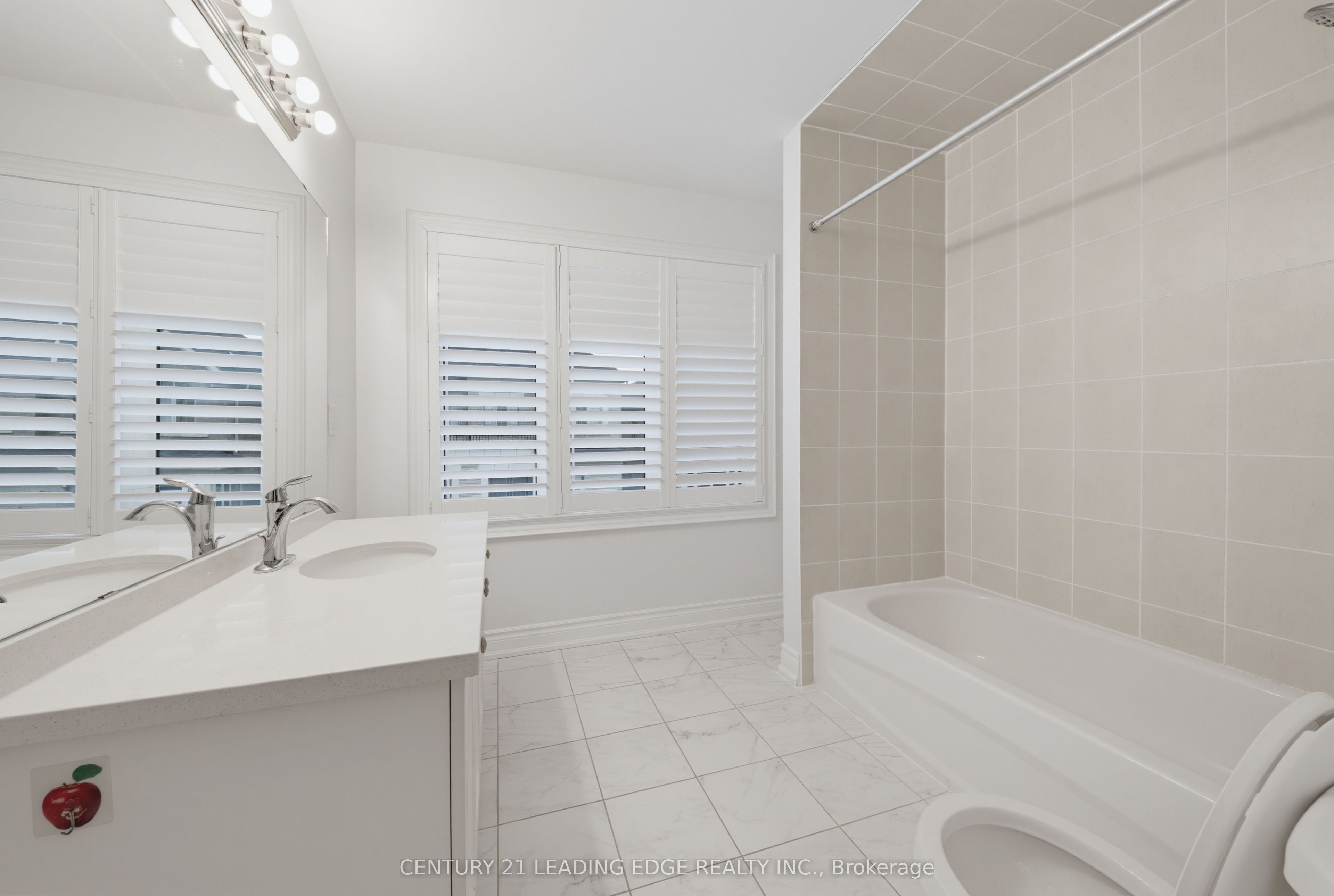 28 Liam Lane Property Photo 32