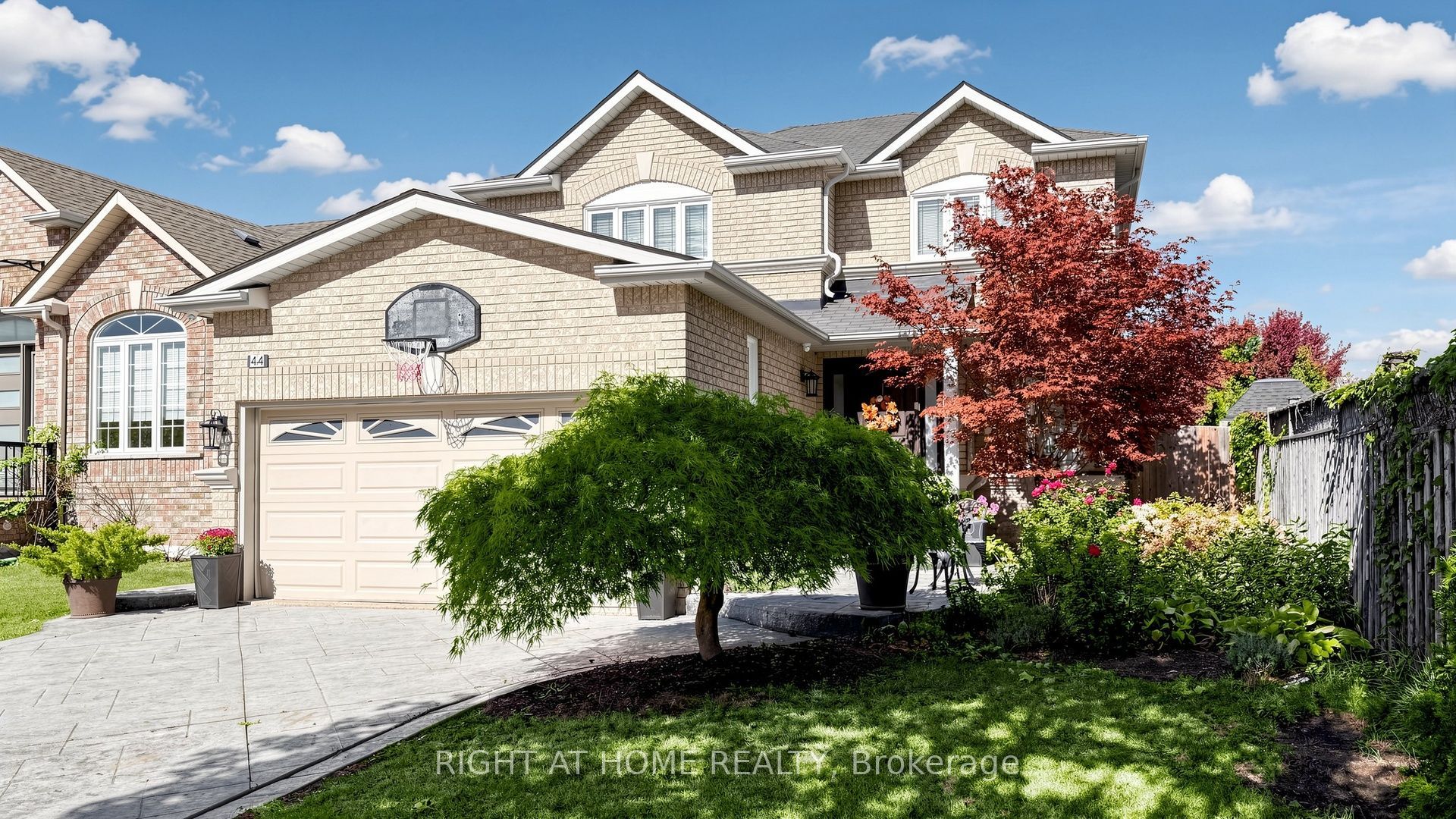 44 Robertson Close