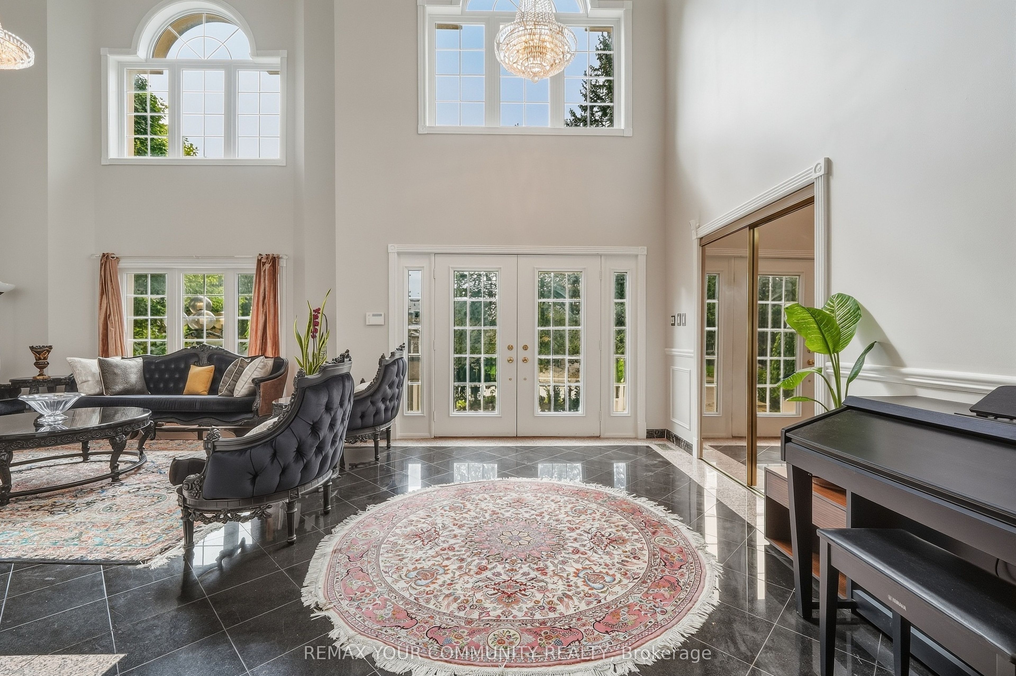 176 Old Surrey Lane Property Photo 3