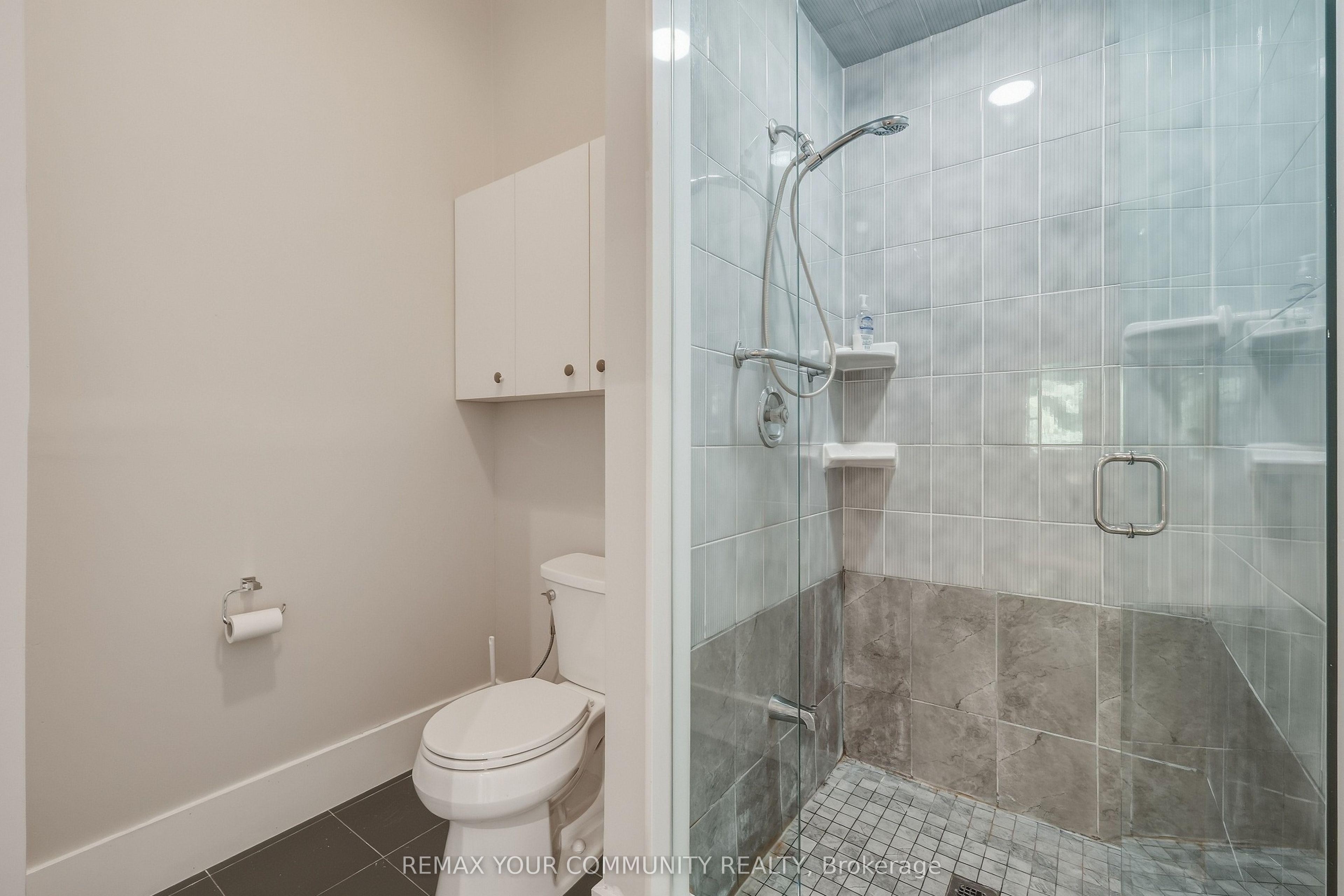 176 Old Surrey Lane Property Photo 19