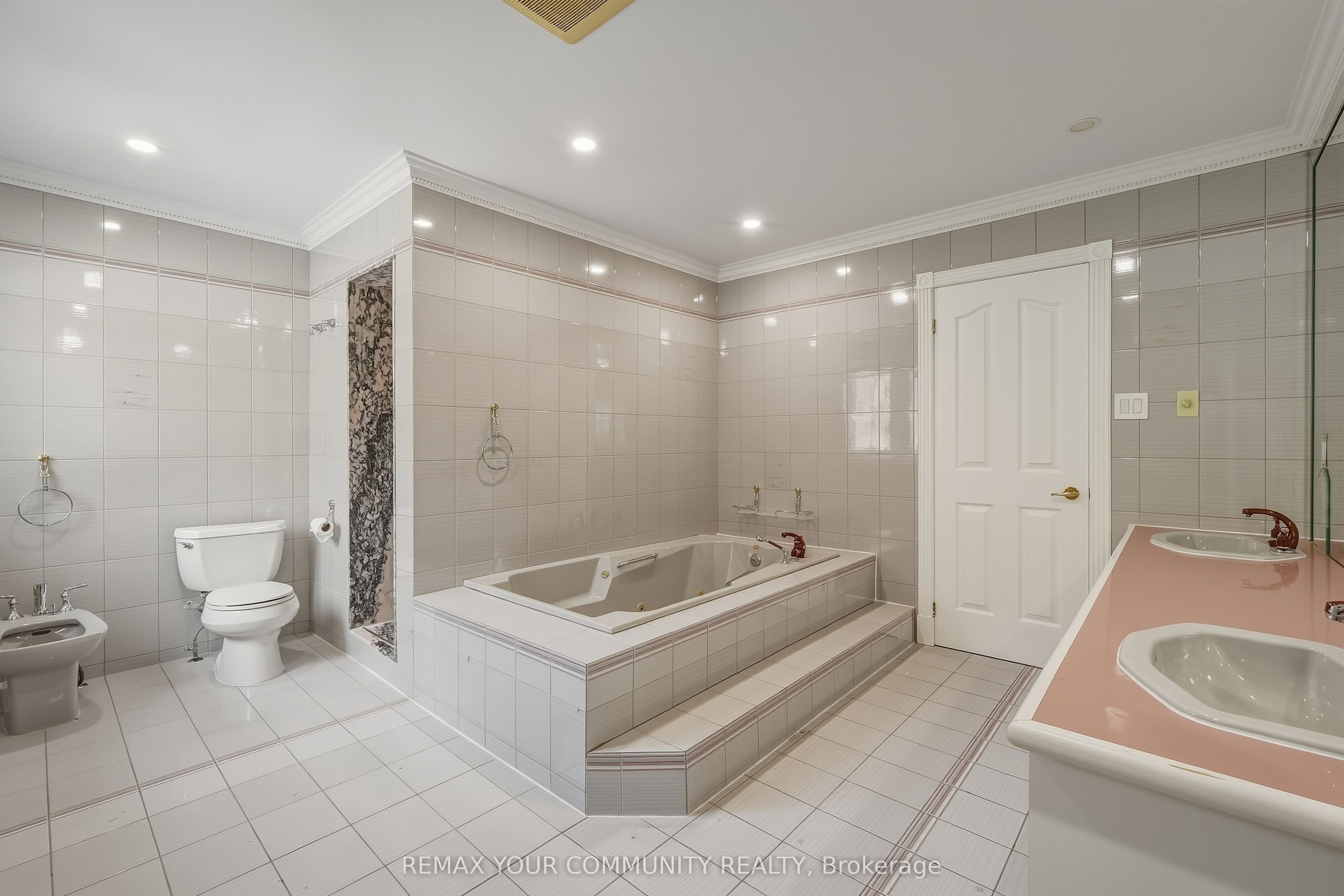 176 Old Surrey Lane Property Photo 22