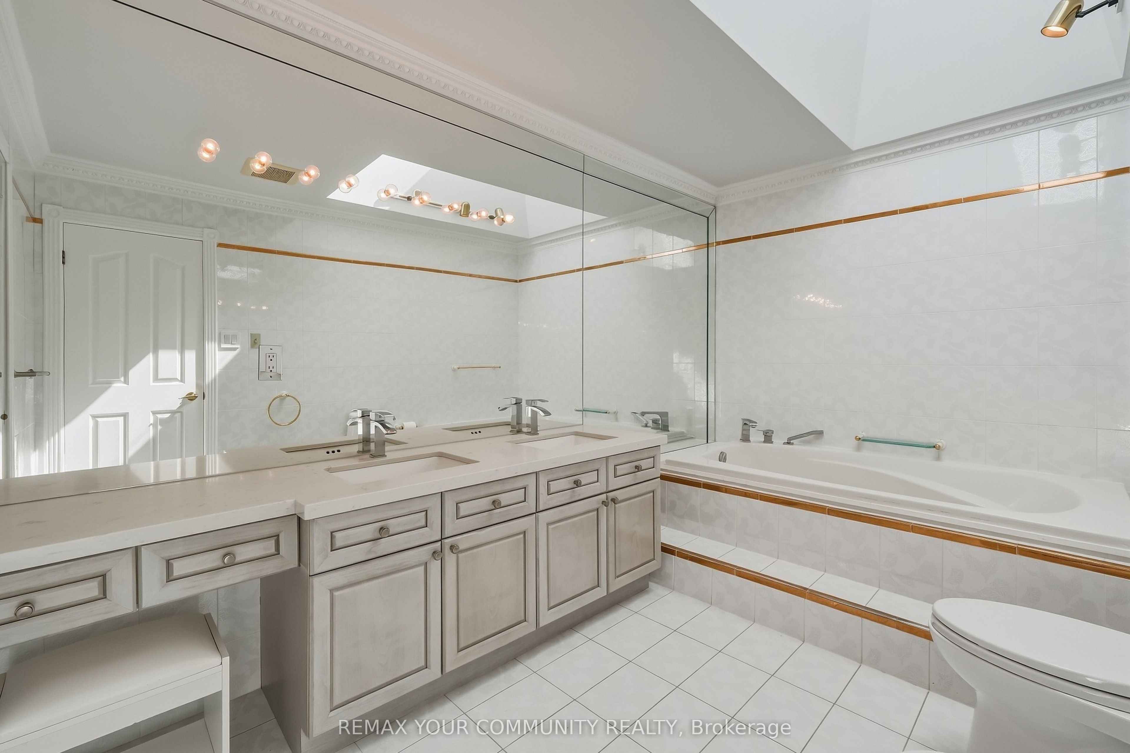 176 Old Surrey Lane Property Photo 29