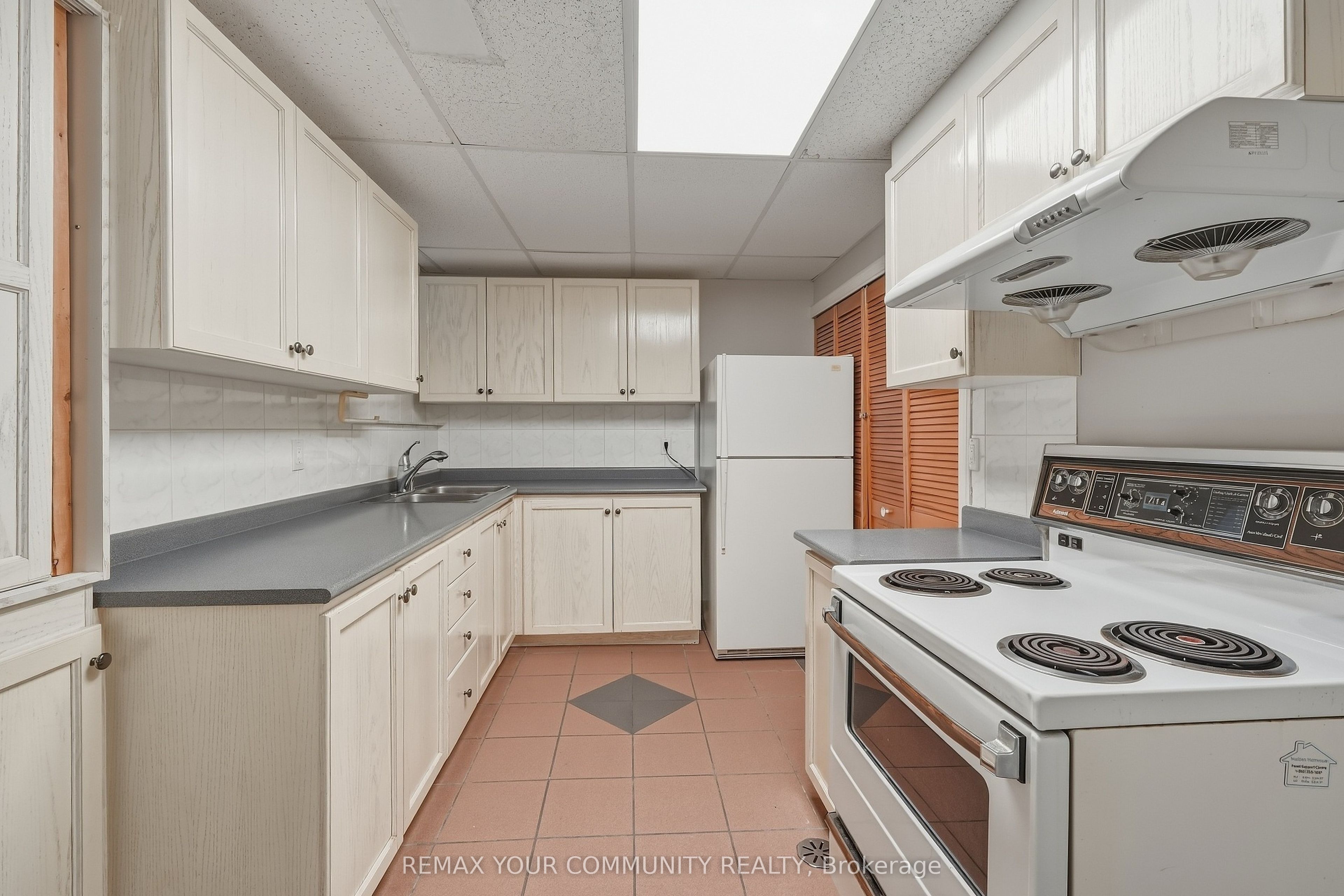 176 Old Surrey Lane Property Photo 41